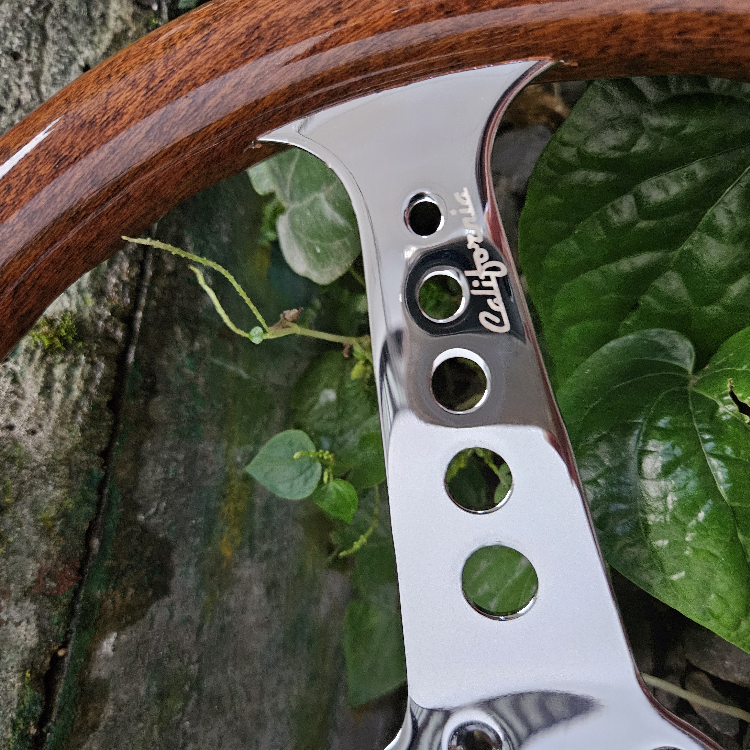 Stir Kayu Momo California Chrome Classic Wood 14 Inch