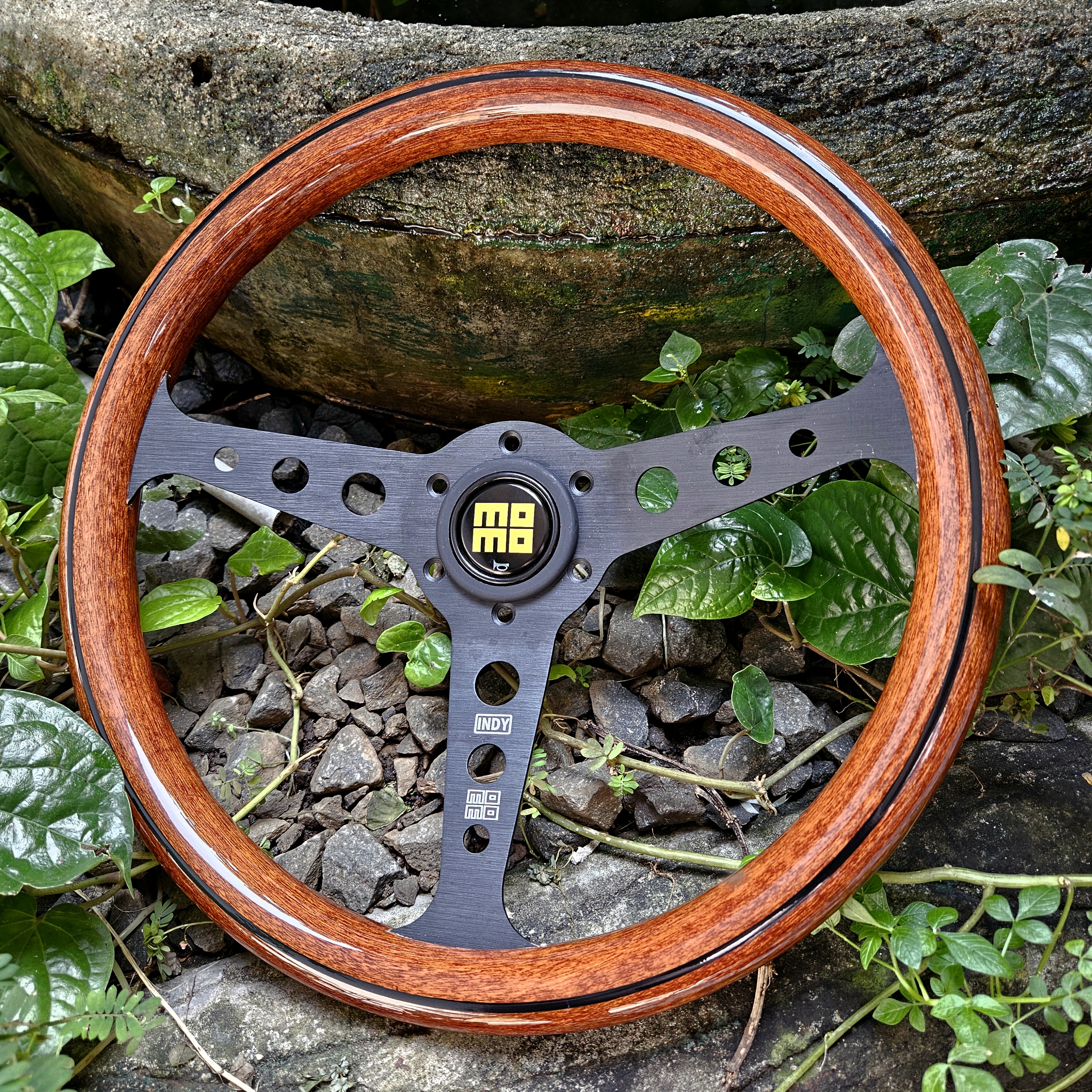 Stir Kayu Momo Indy Classic Wood Black Spoke 14 Inch