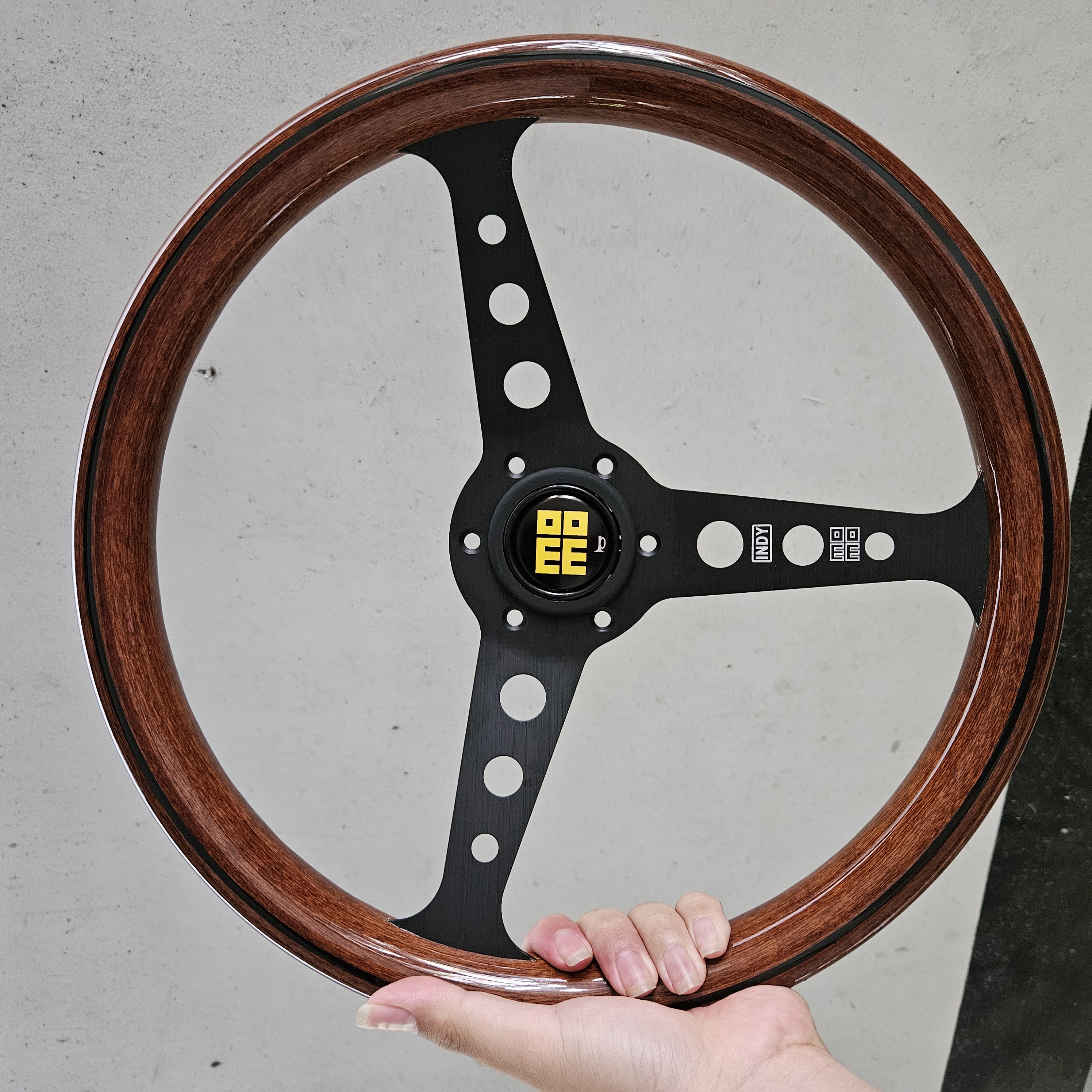 Stir Kayu Momo Indy Classic Wood Black Spoke 14 Inch