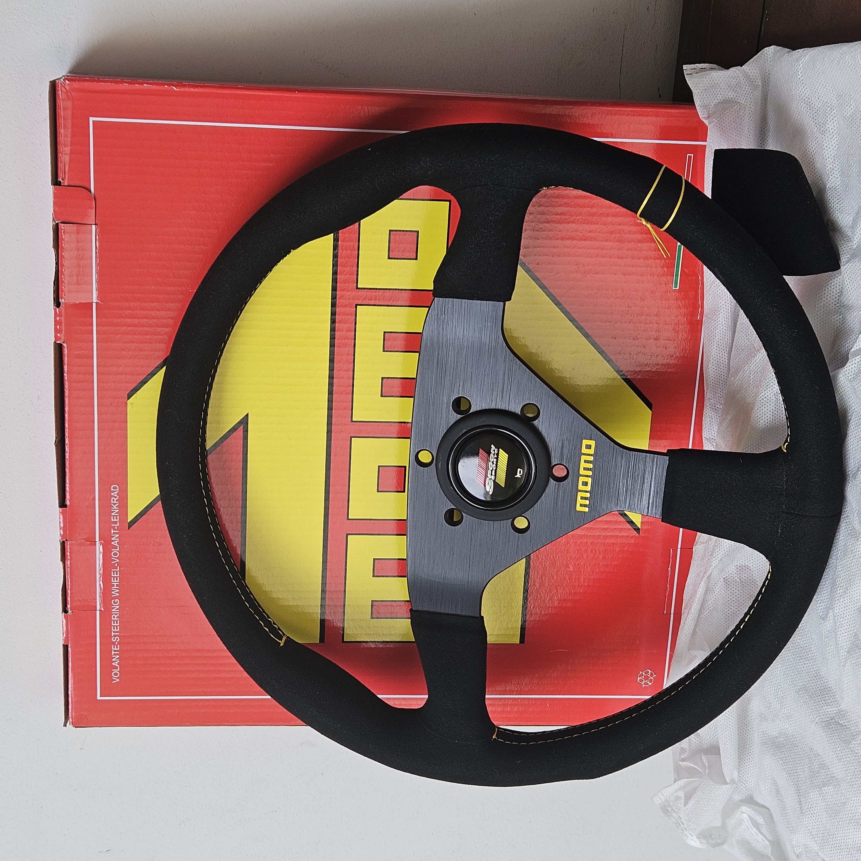 Stir Racing Momo Spoon Kuning/Merah Suede 14 Inch Datar