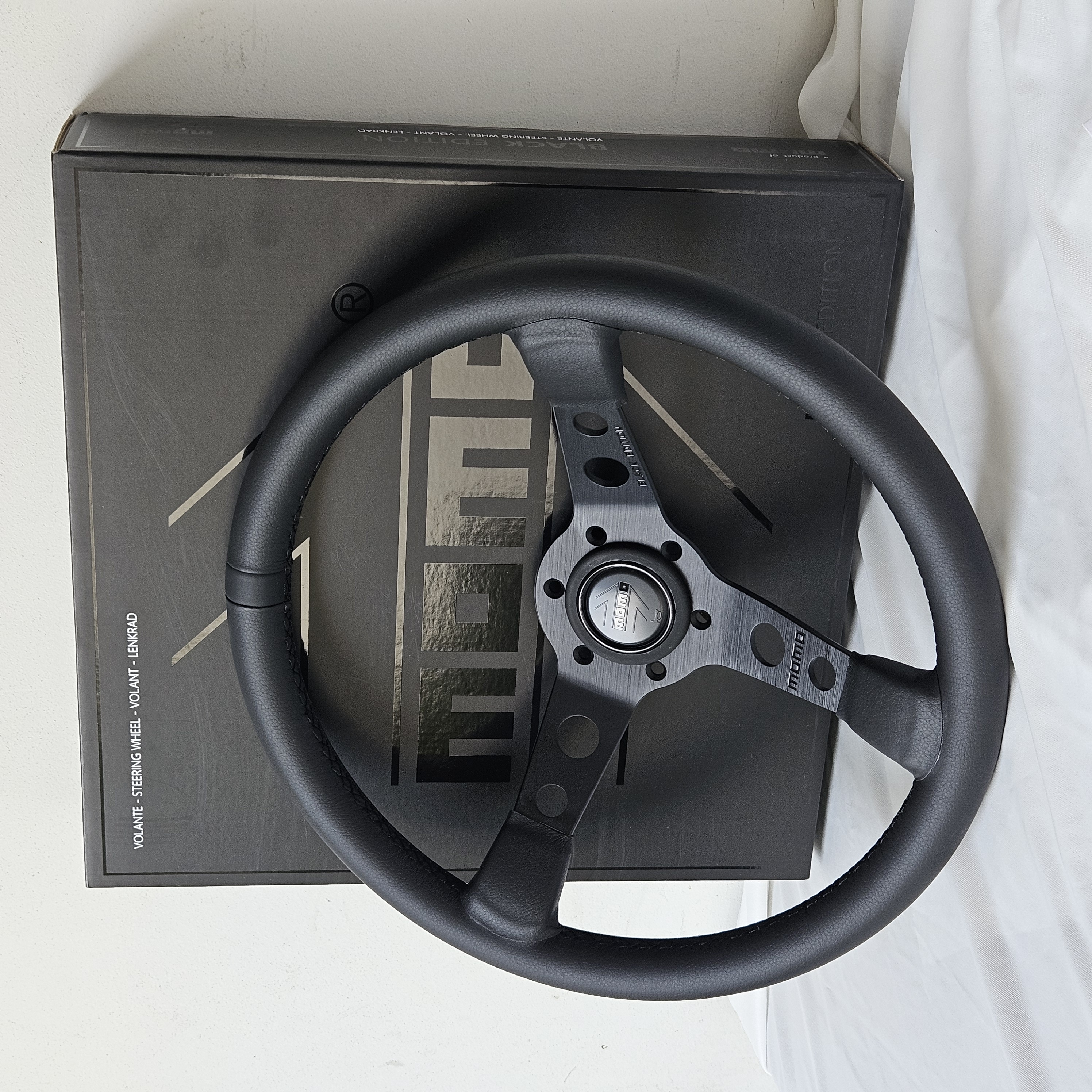 Stir Racing Momo Mod 07 Black Edition Kulit 14 Inch Semi Celong