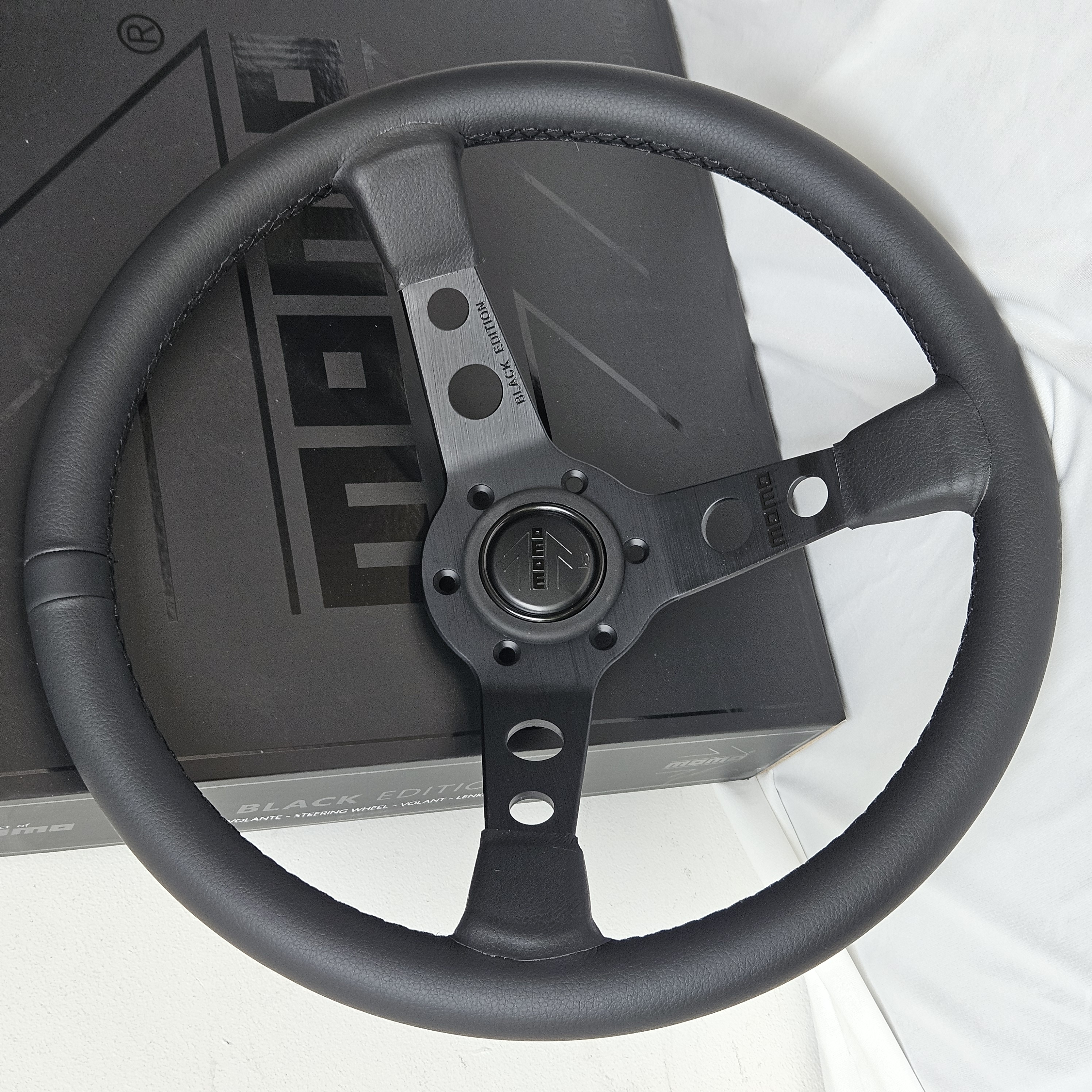Stir Racing Momo Mod 07 Black Edition Kulit 14 Inch Semi Celong