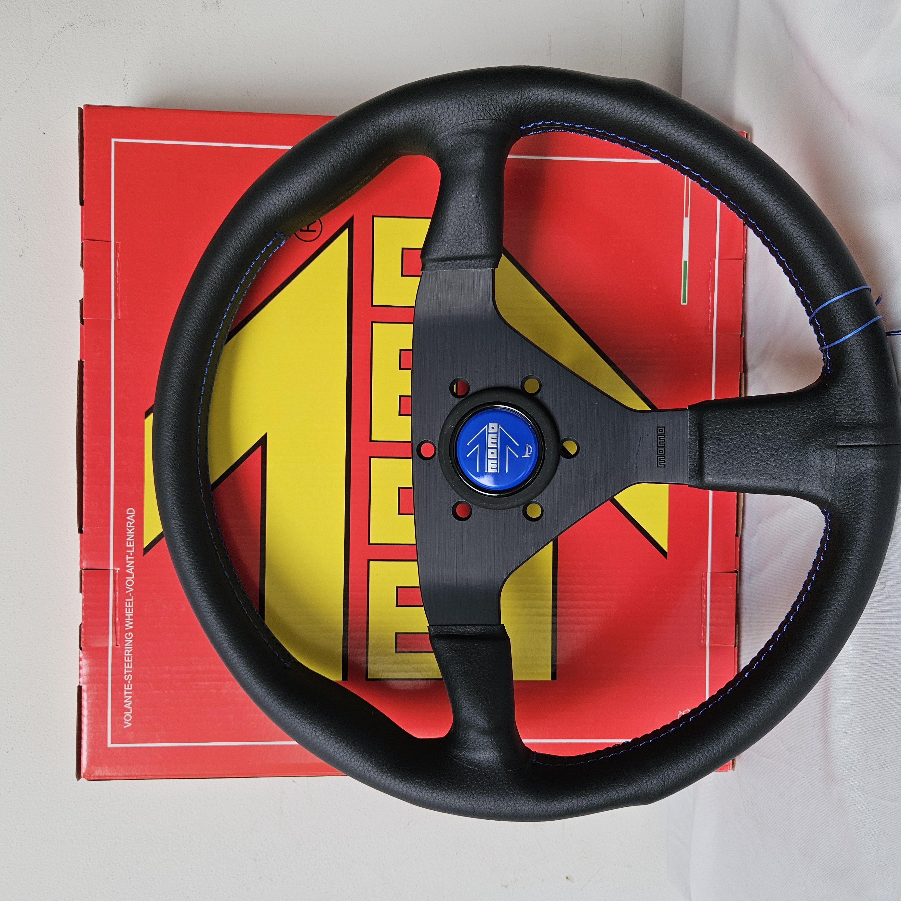 Stir Racing Momo Montecarlo Hitam/Biru/Merah/Kuning Kulit 14 Inch Datar 
