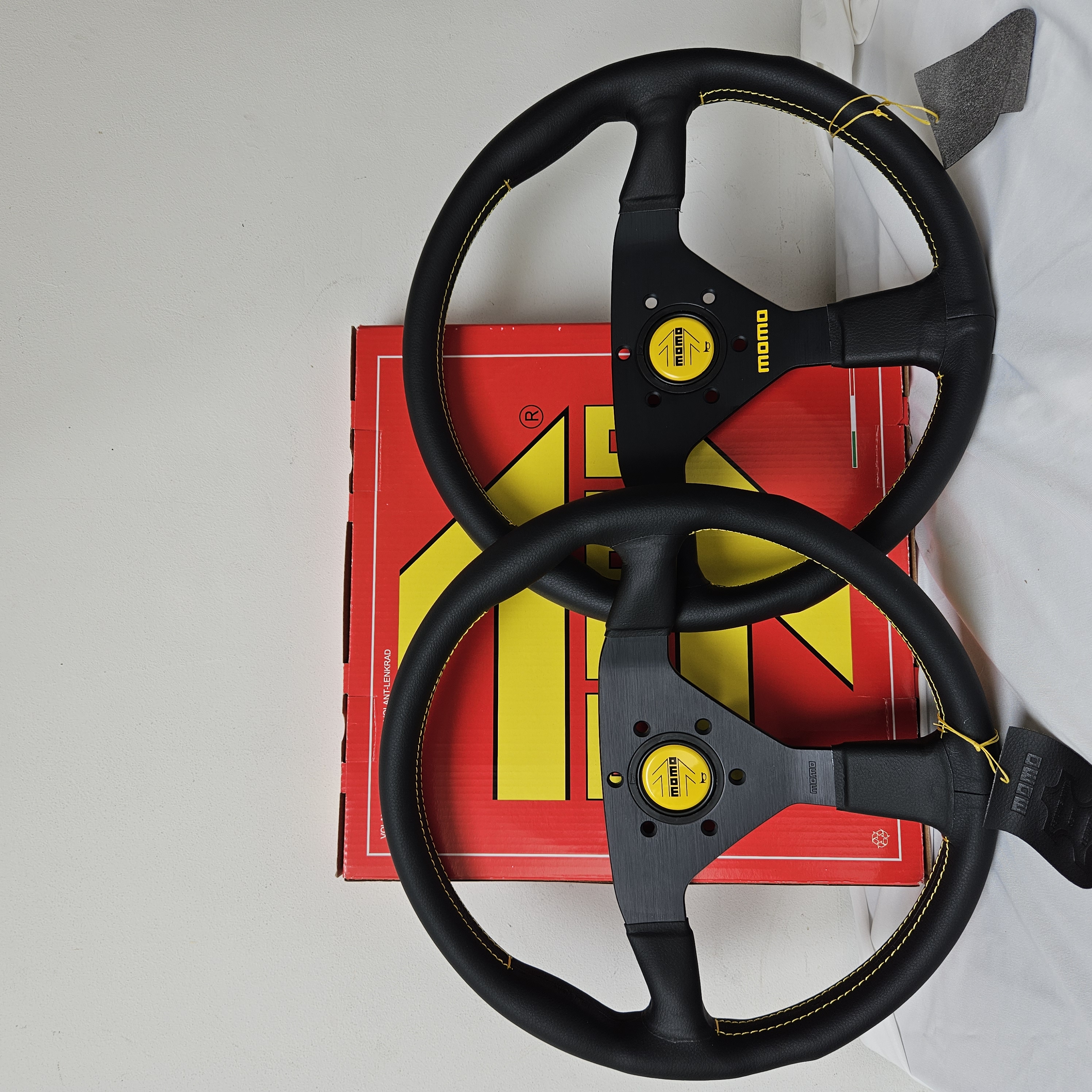 Stir Racing Momo Montecarlo Hitam/Biru/Merah/Kuning Kulit 14 Inch Datar 