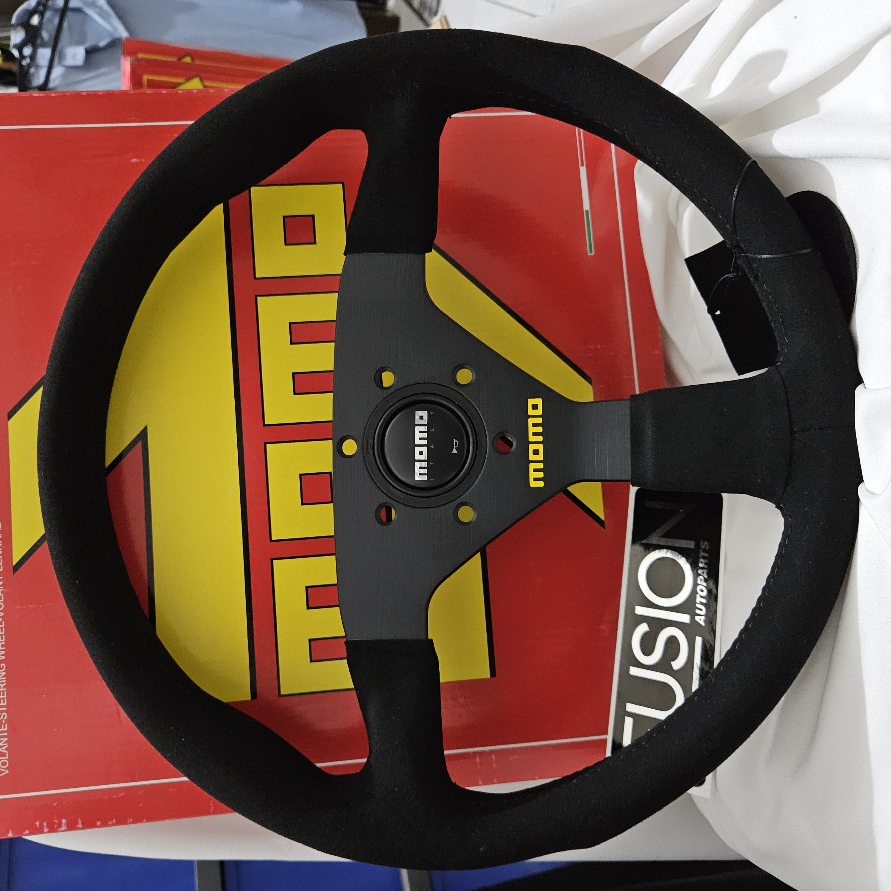 Stir Racing Momo Montecarlo Hitam/Merah/Kuning Suede 14 Inch Datar 