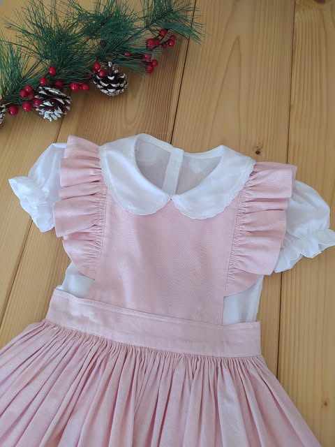 Jardineira de linho  rosa claro