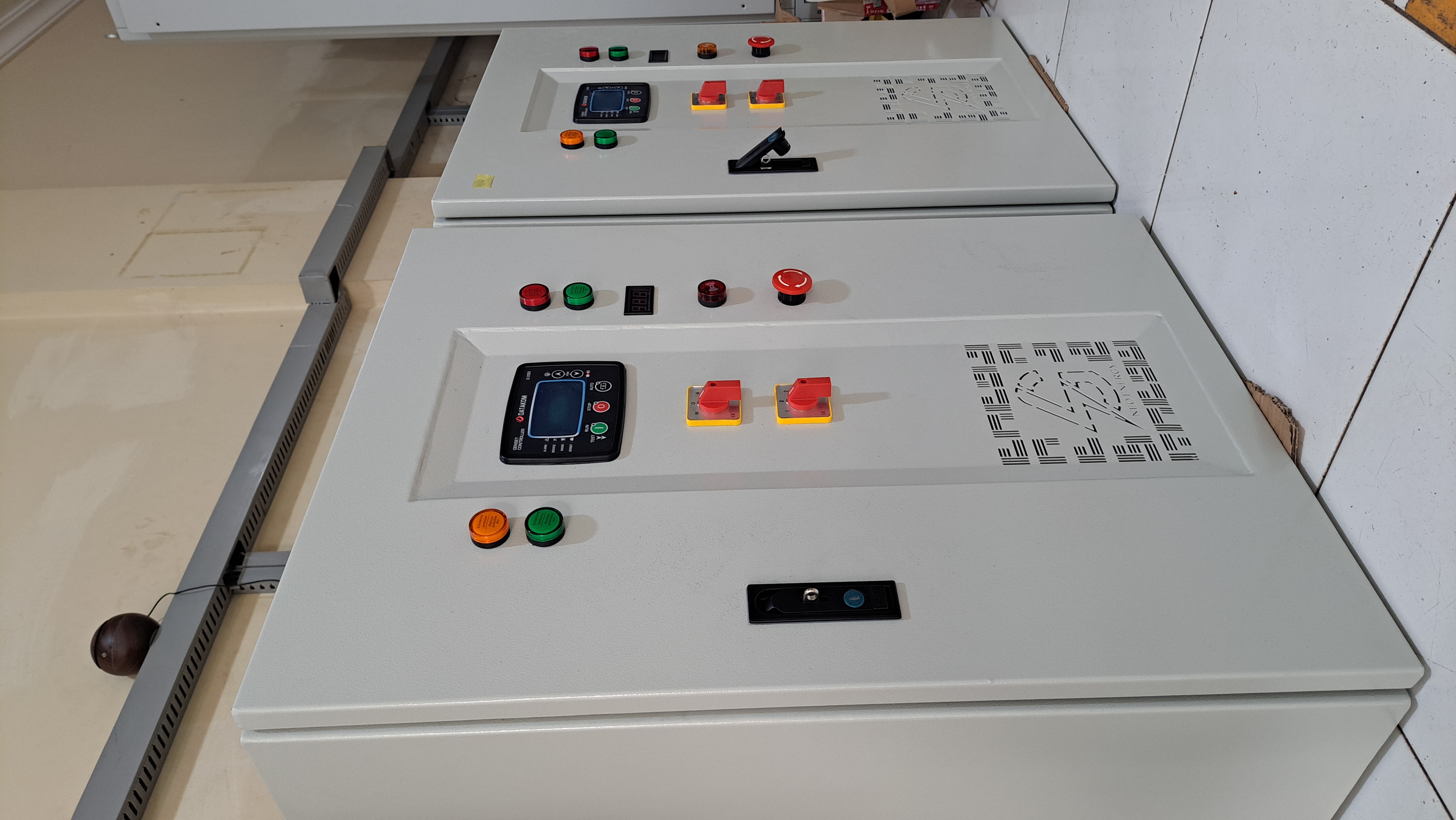 AUTOMATIC TRANSFER SWITCH