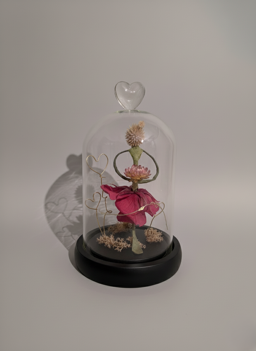 La Poupée aux fleurs de coeurs