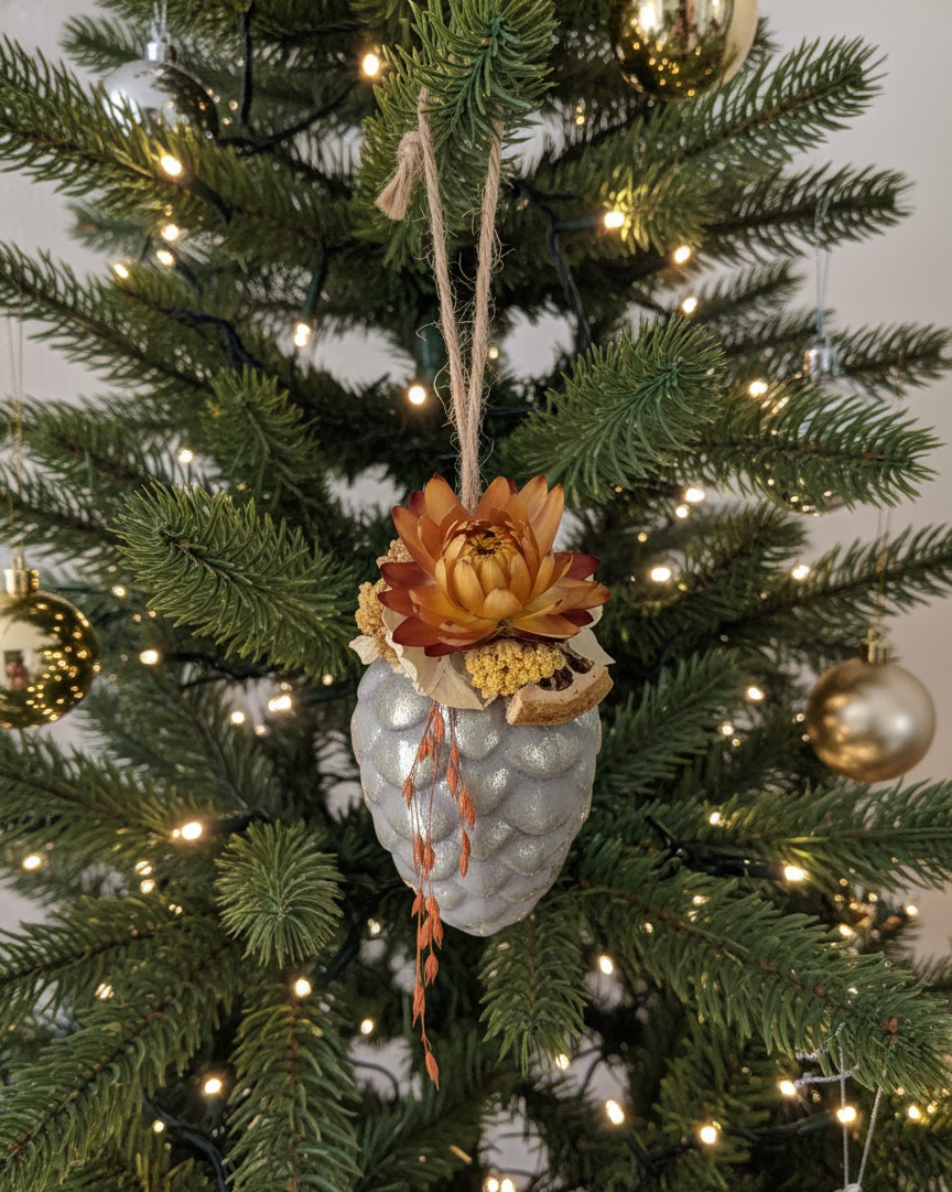 La Pomme de Pin Orange