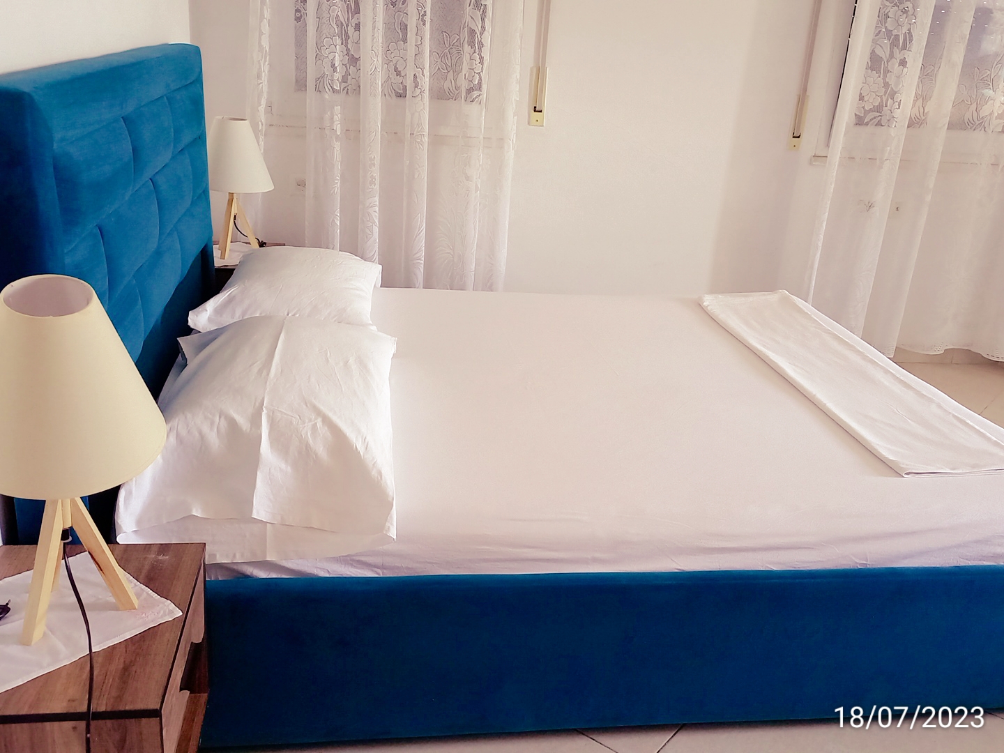 6. Double room with shared bathroom (extra bed)