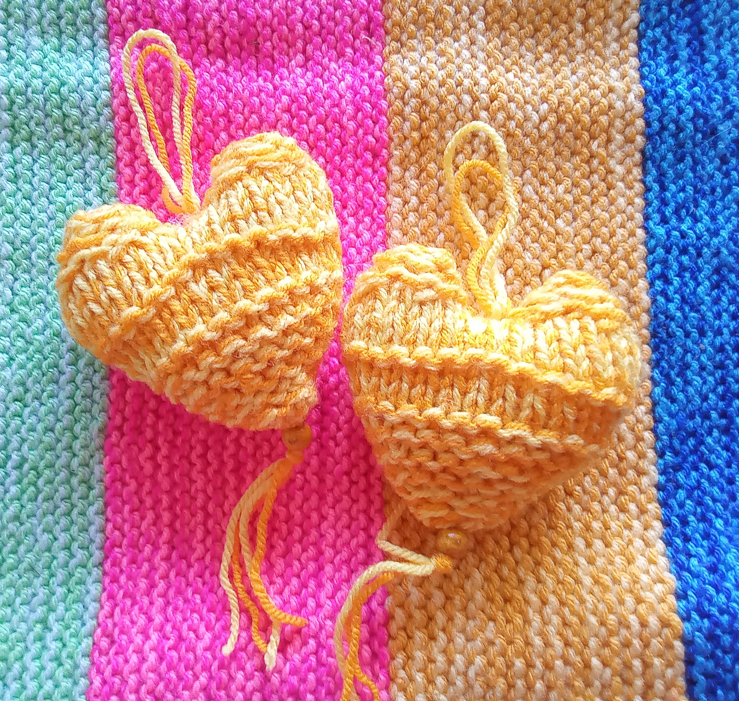  2 Gebreide kleine hartjes 