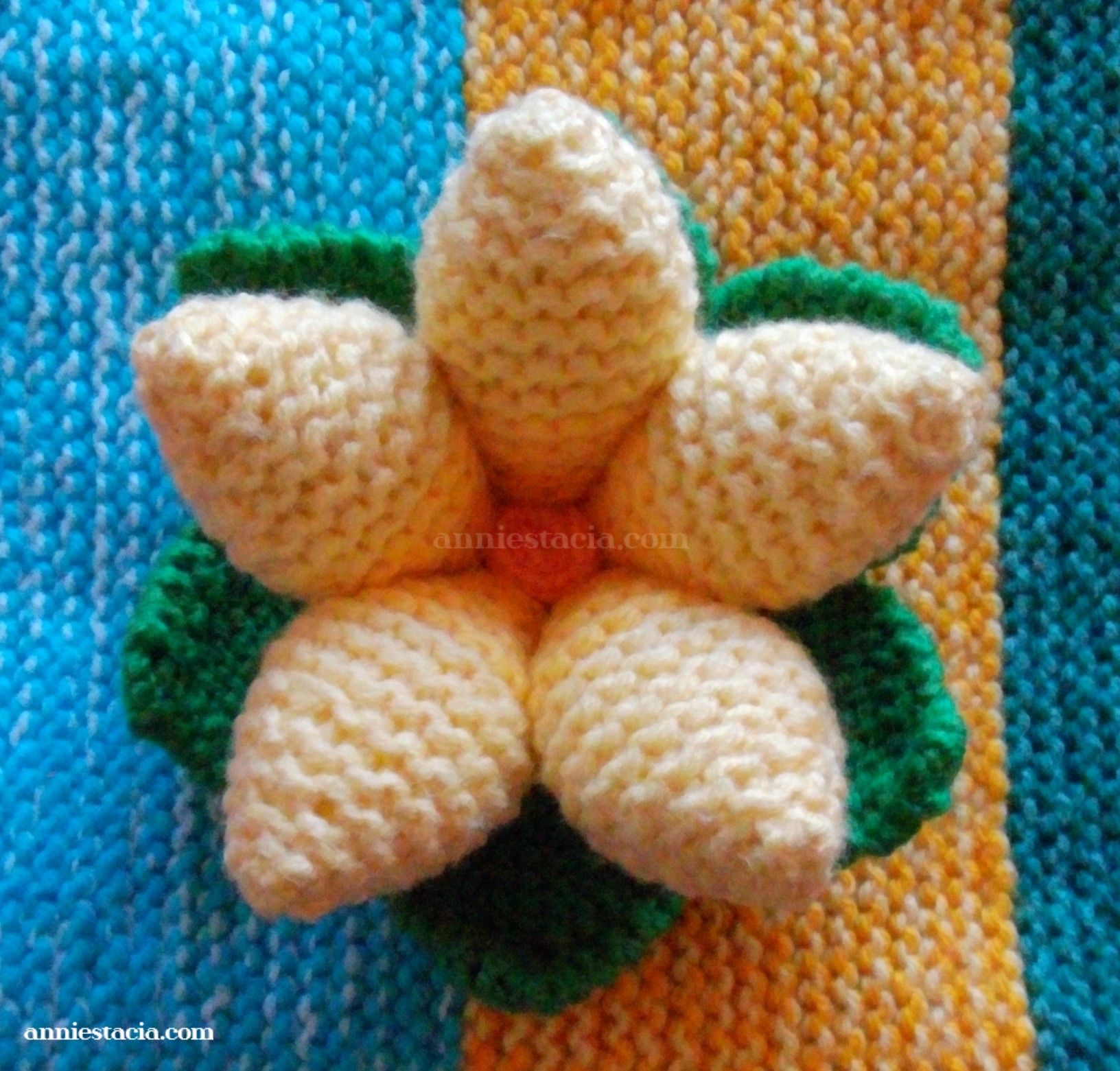 Light yellow knitted key dish