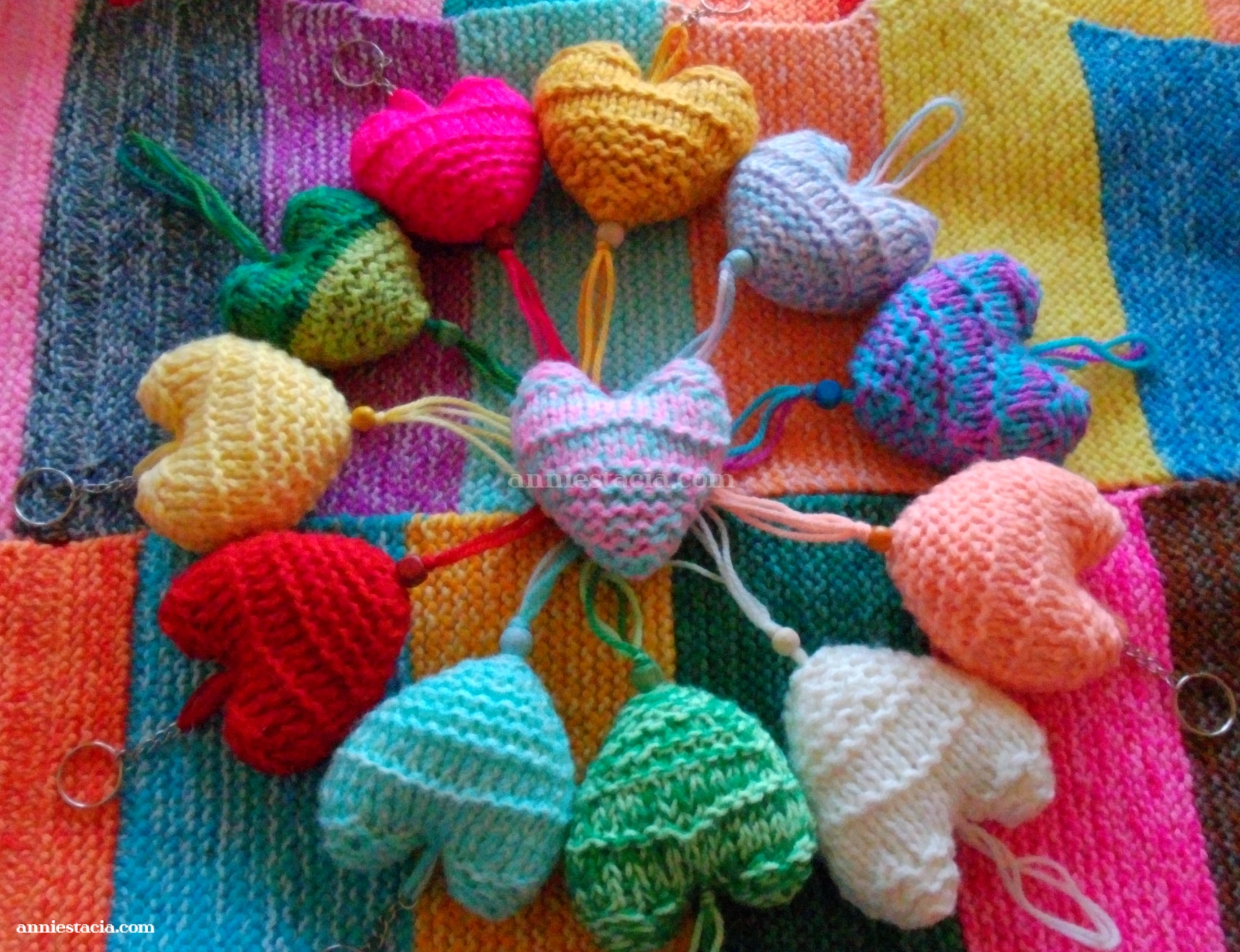 2 Knitted little hearts