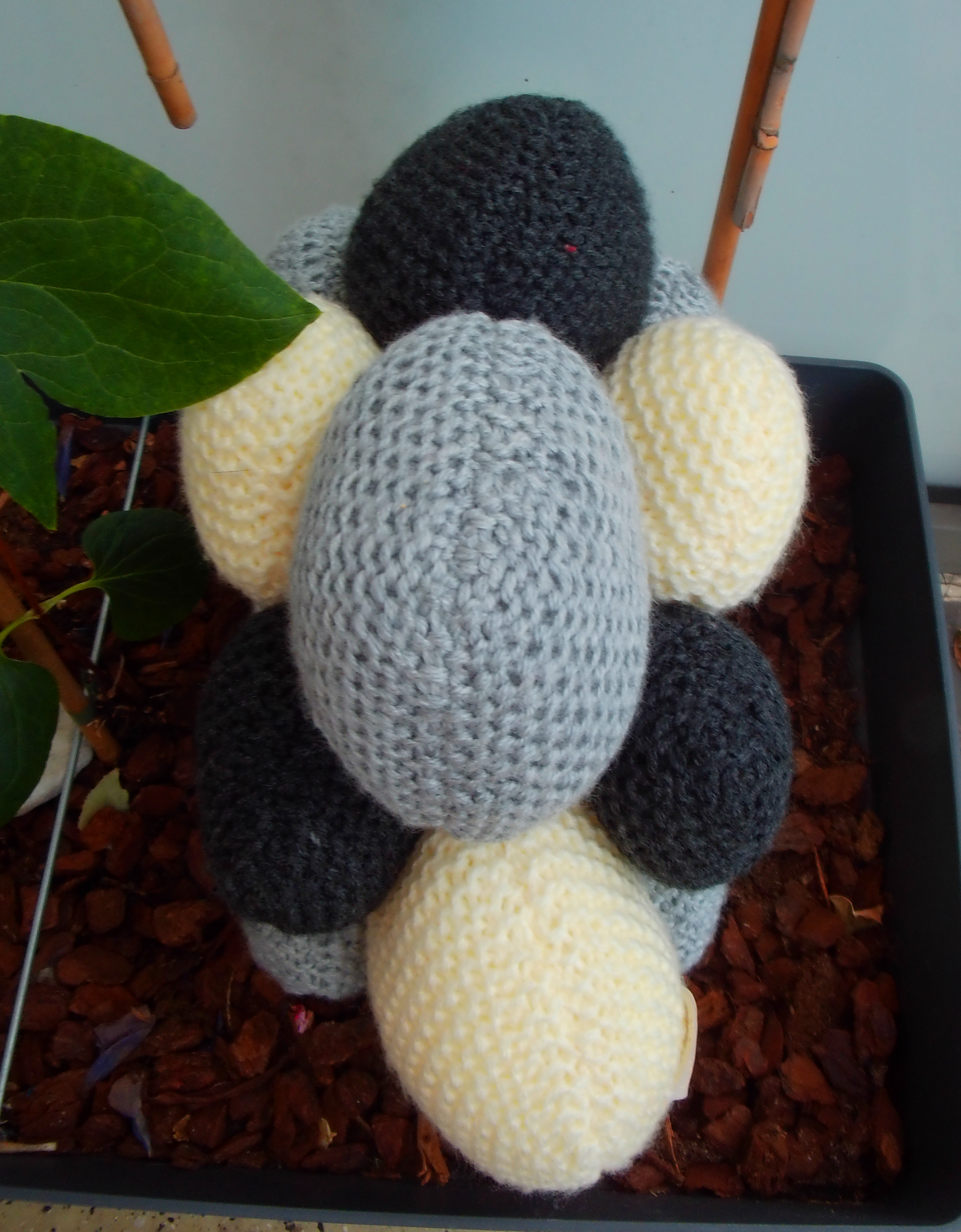 Grijsgetinte sierkussen 