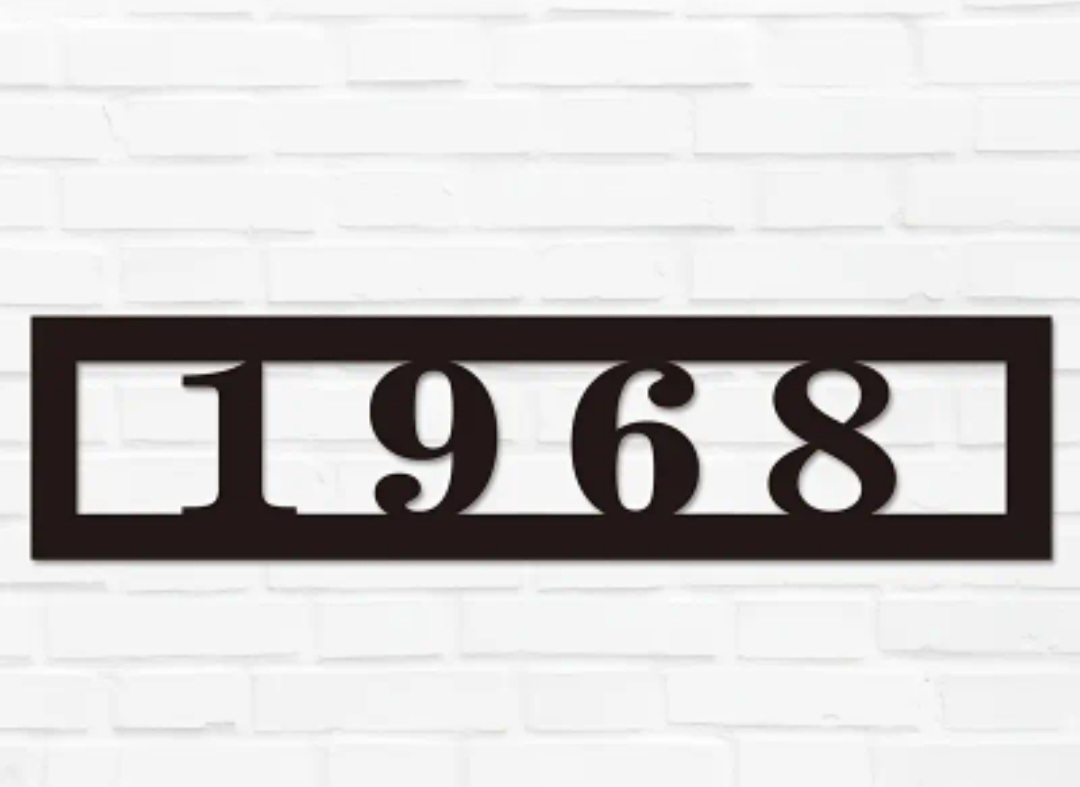 metal door sign with custom numbers / plaque de porte en métal avec numéros personnalisés