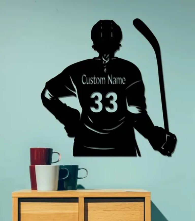 Custom Metal Graphic Wall Art girl hockey player / Joueuse de hockey mural art graphique en métal personnalisé