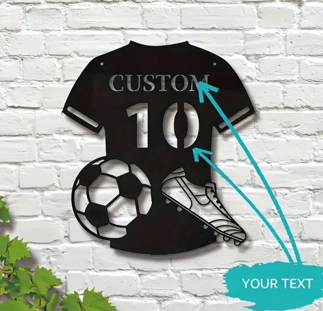 Customized metal Soccer Wall Art jersey. / Maillot d’art mural de football en métal personnalisé.