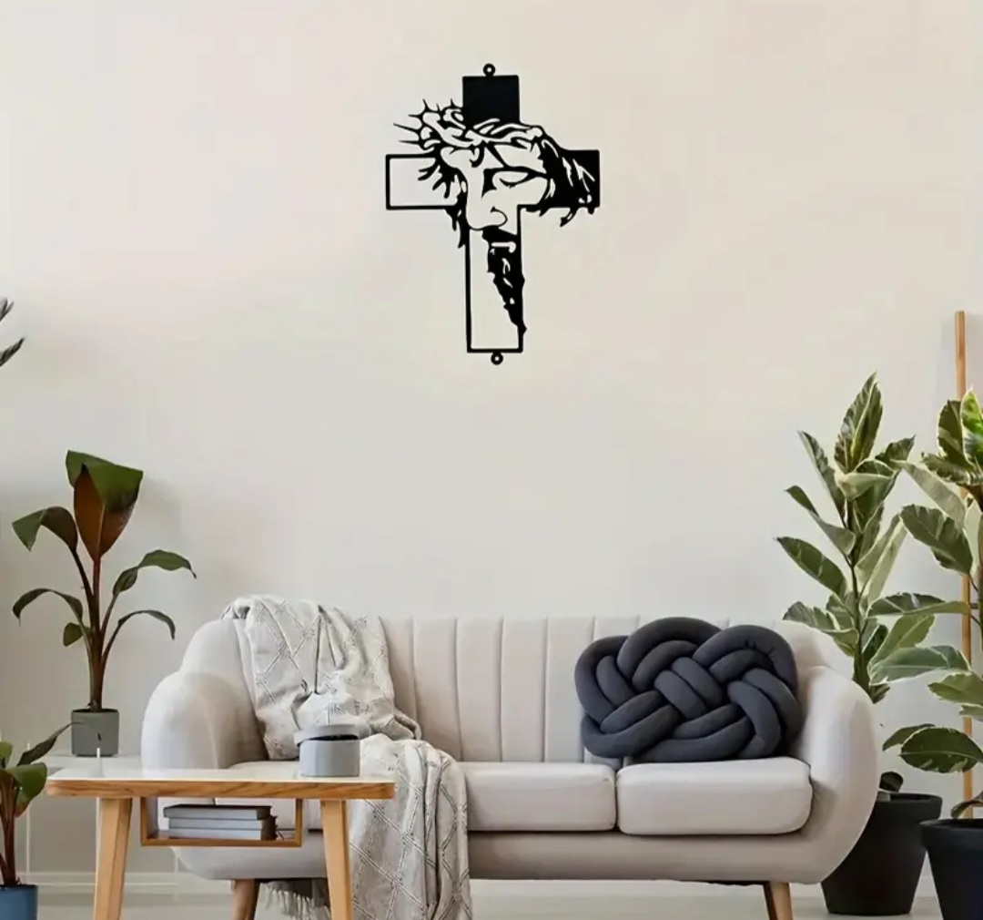 Metal Wall Art Cross Jesus Christ Design / Croix d'art mural en métal, conception de Jésus-Christ.