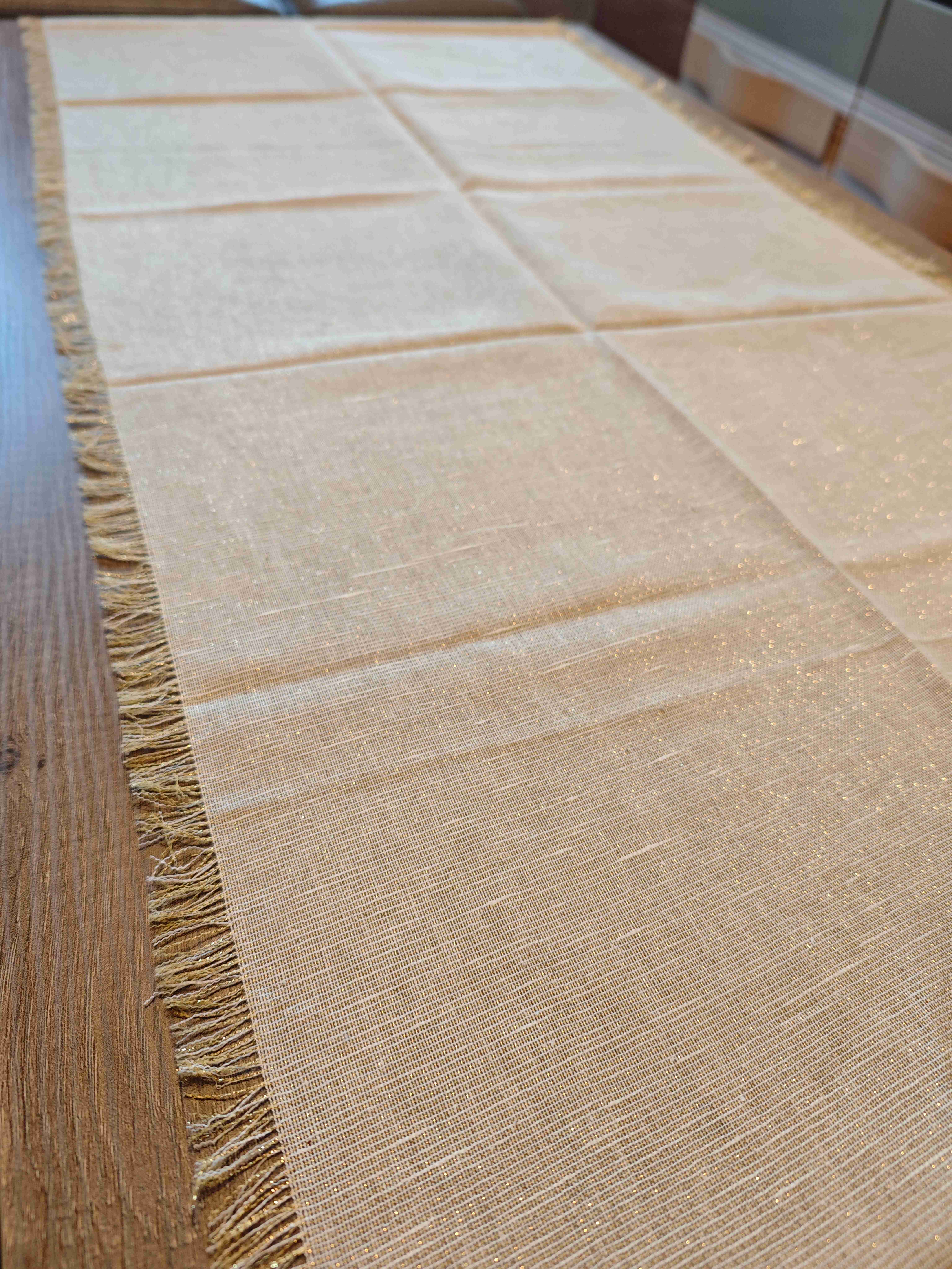 Lininis stalo takelis