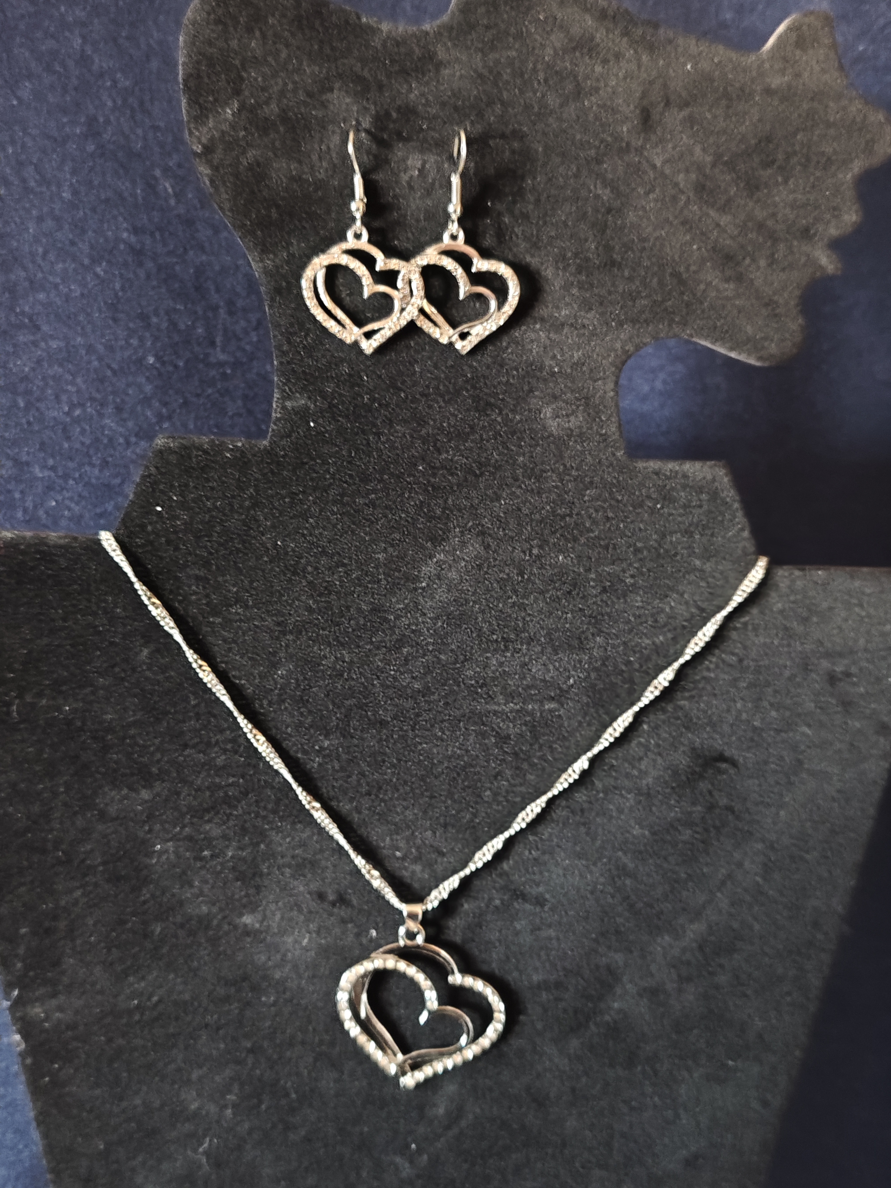 Aukso spalvos papuošalų rinkinys "Dvi širdys"