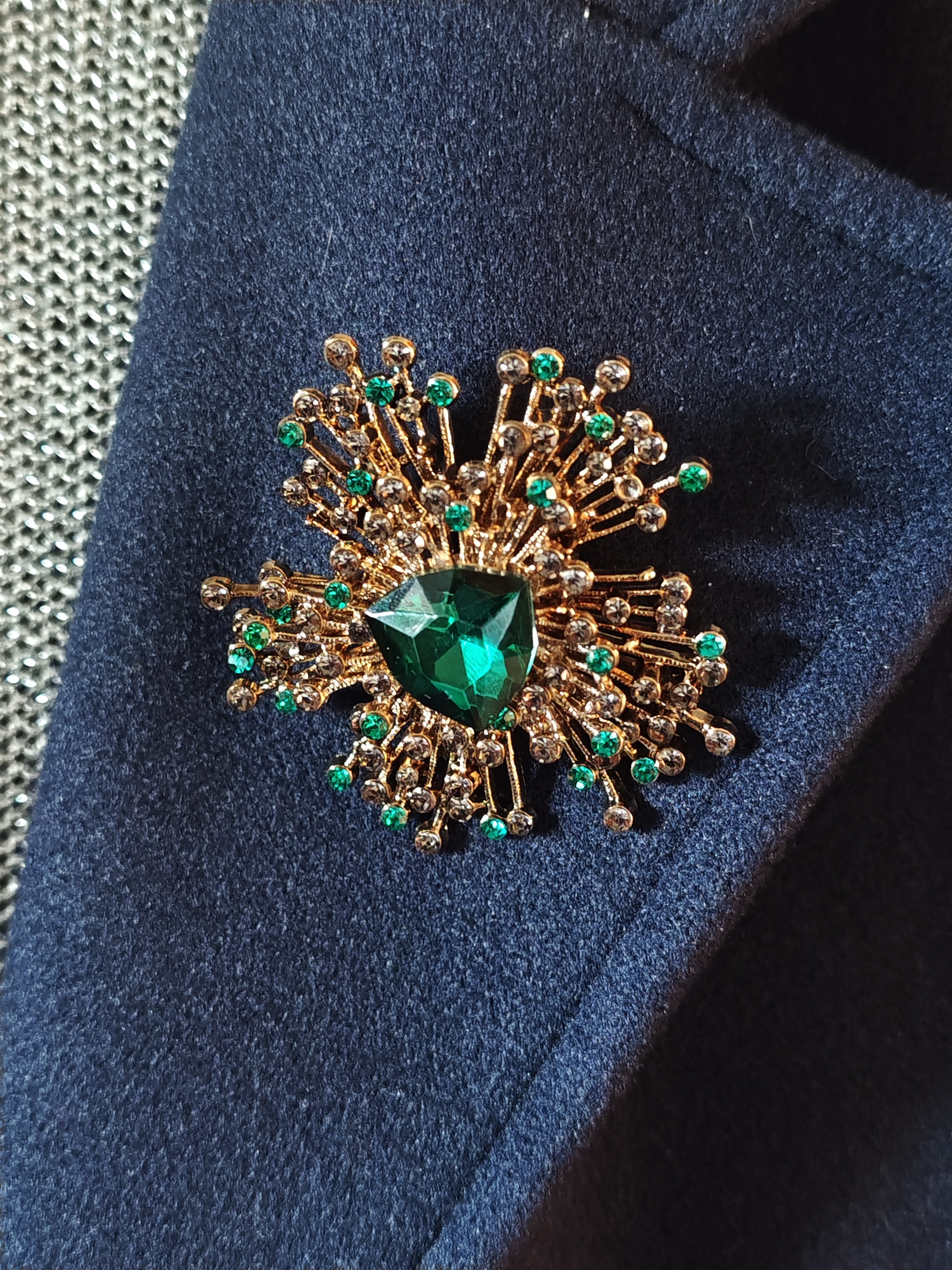 Retro sagė su dirbtiniais kristalais