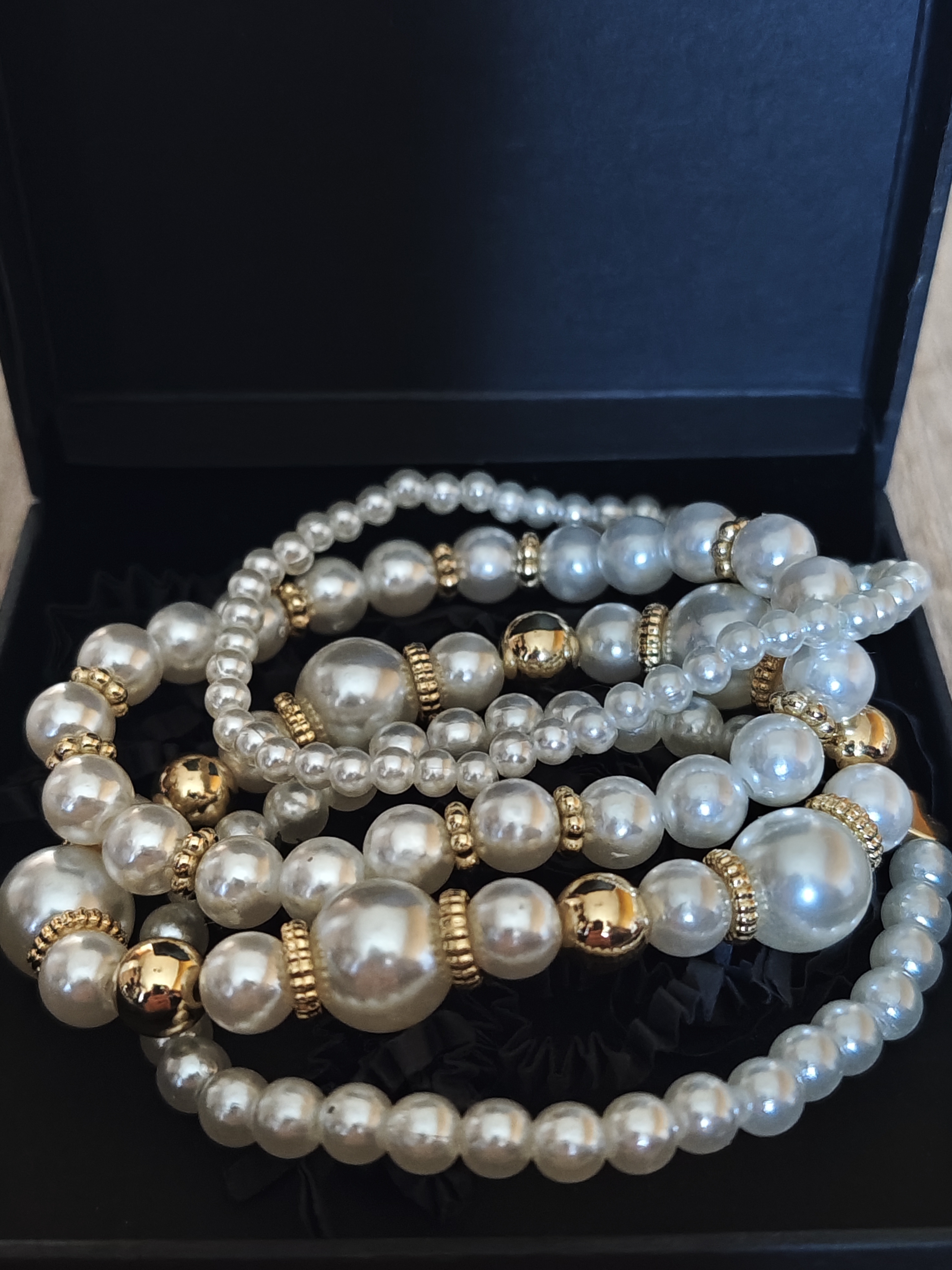 Dirbtinių perlų apyrankė 4 dalių