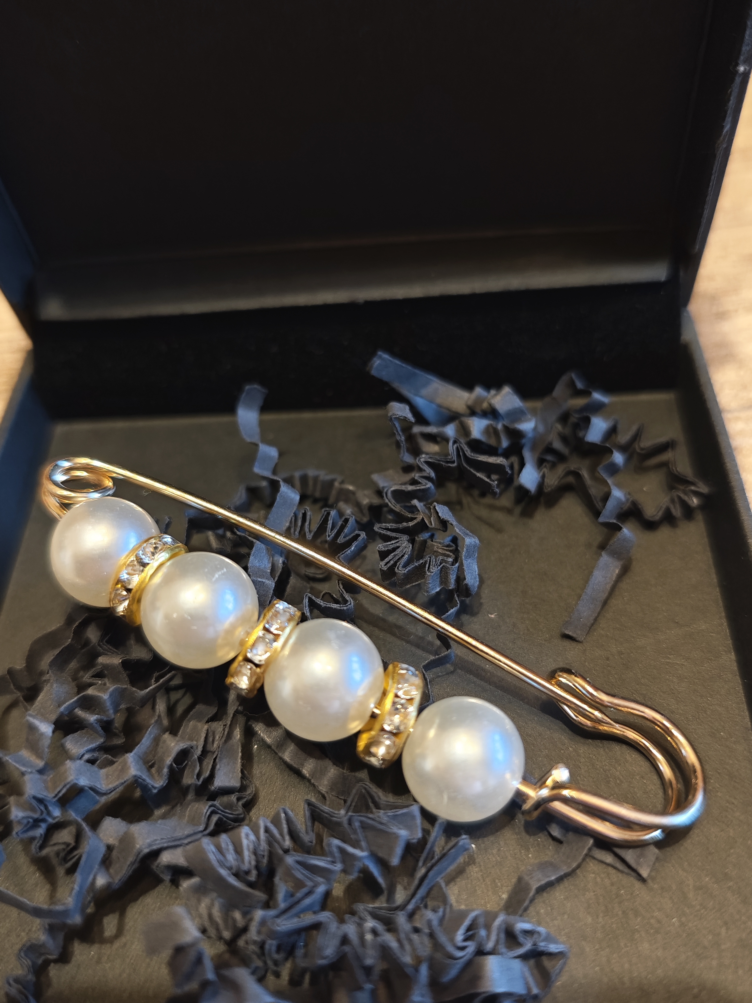 Segė su 4 dirbtiniais perlais