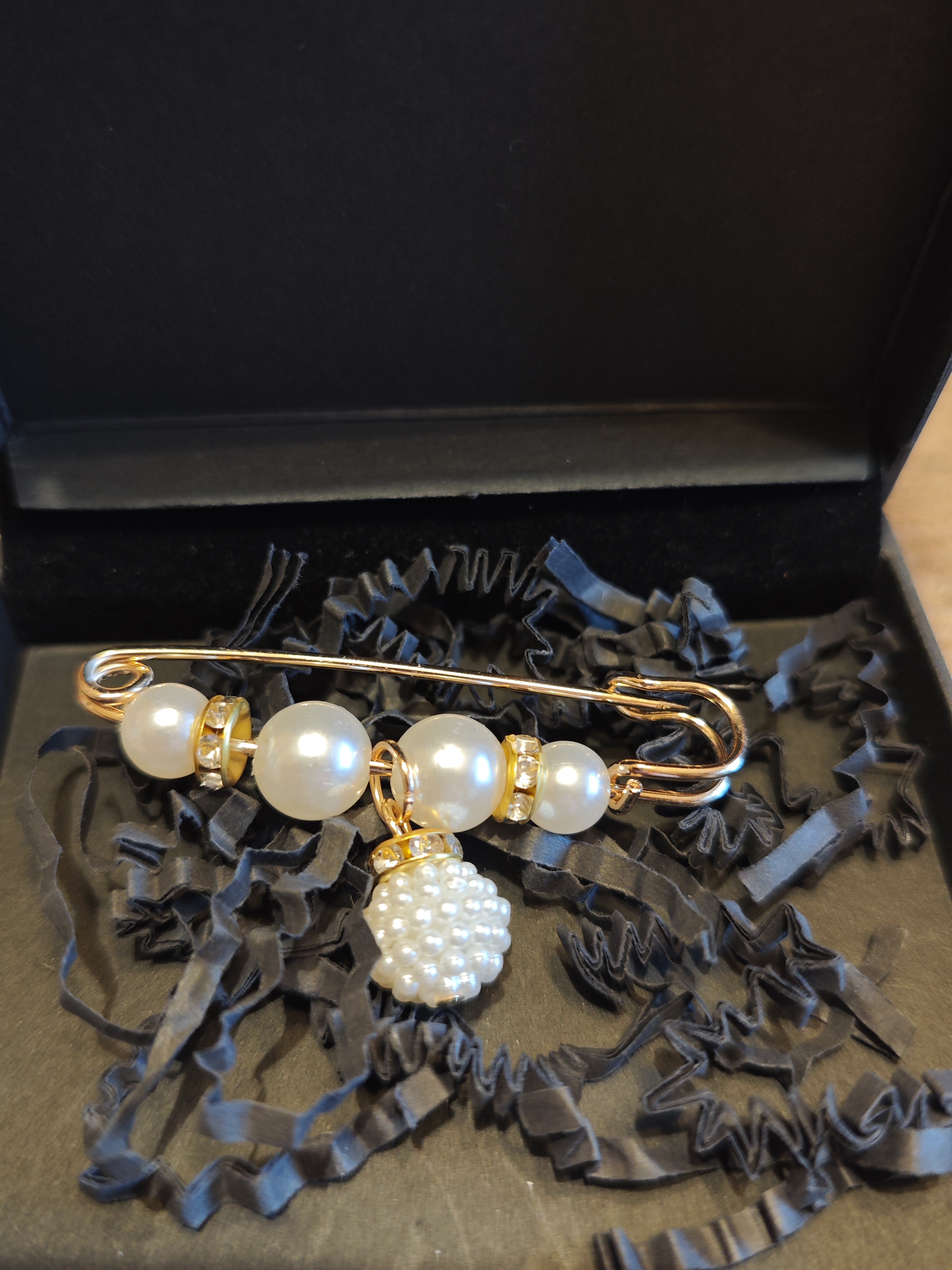 Dirbtinių perlų sagė