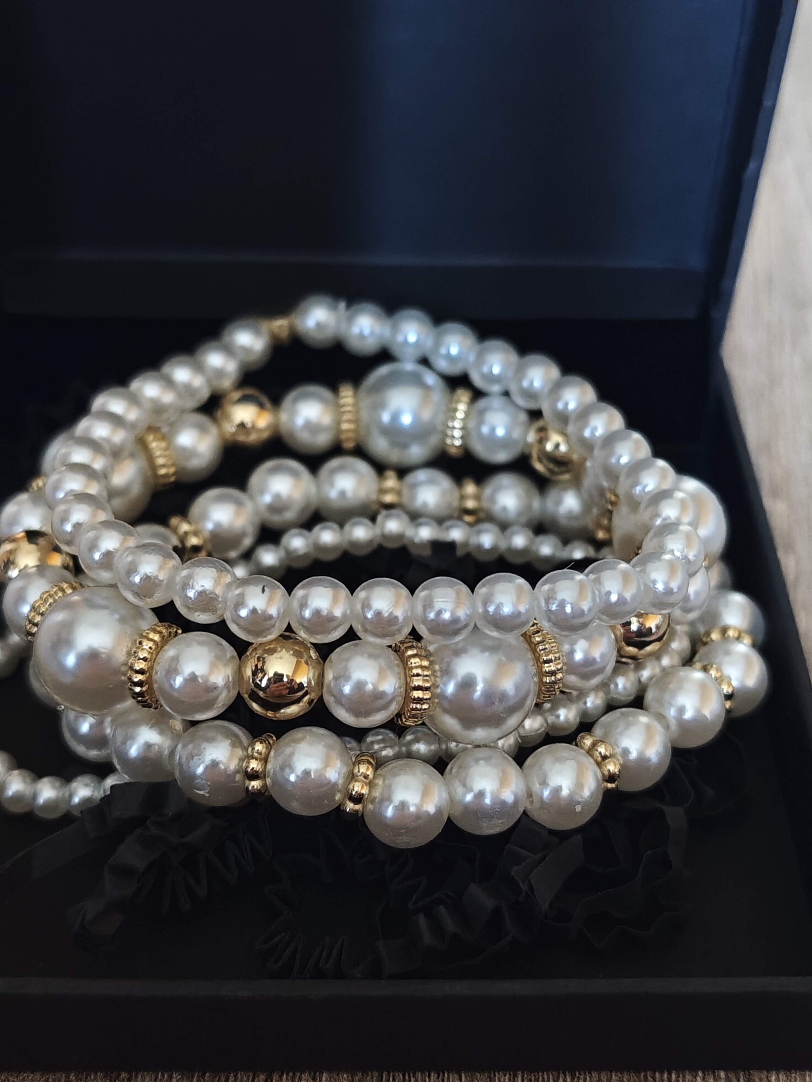 Dirbtinių perlų apyrankė 4 dalių