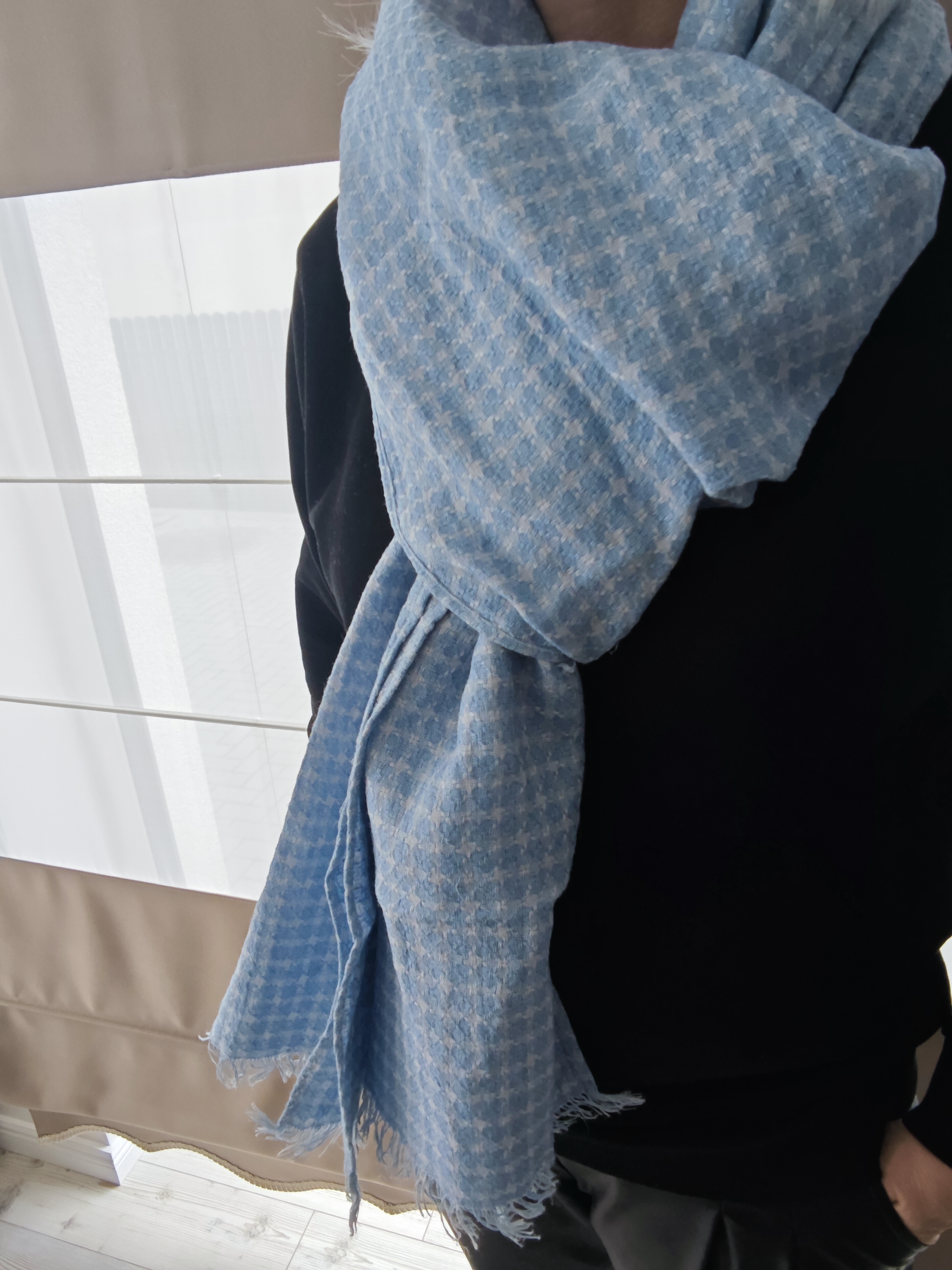 Lengvas mėlynas šalikas