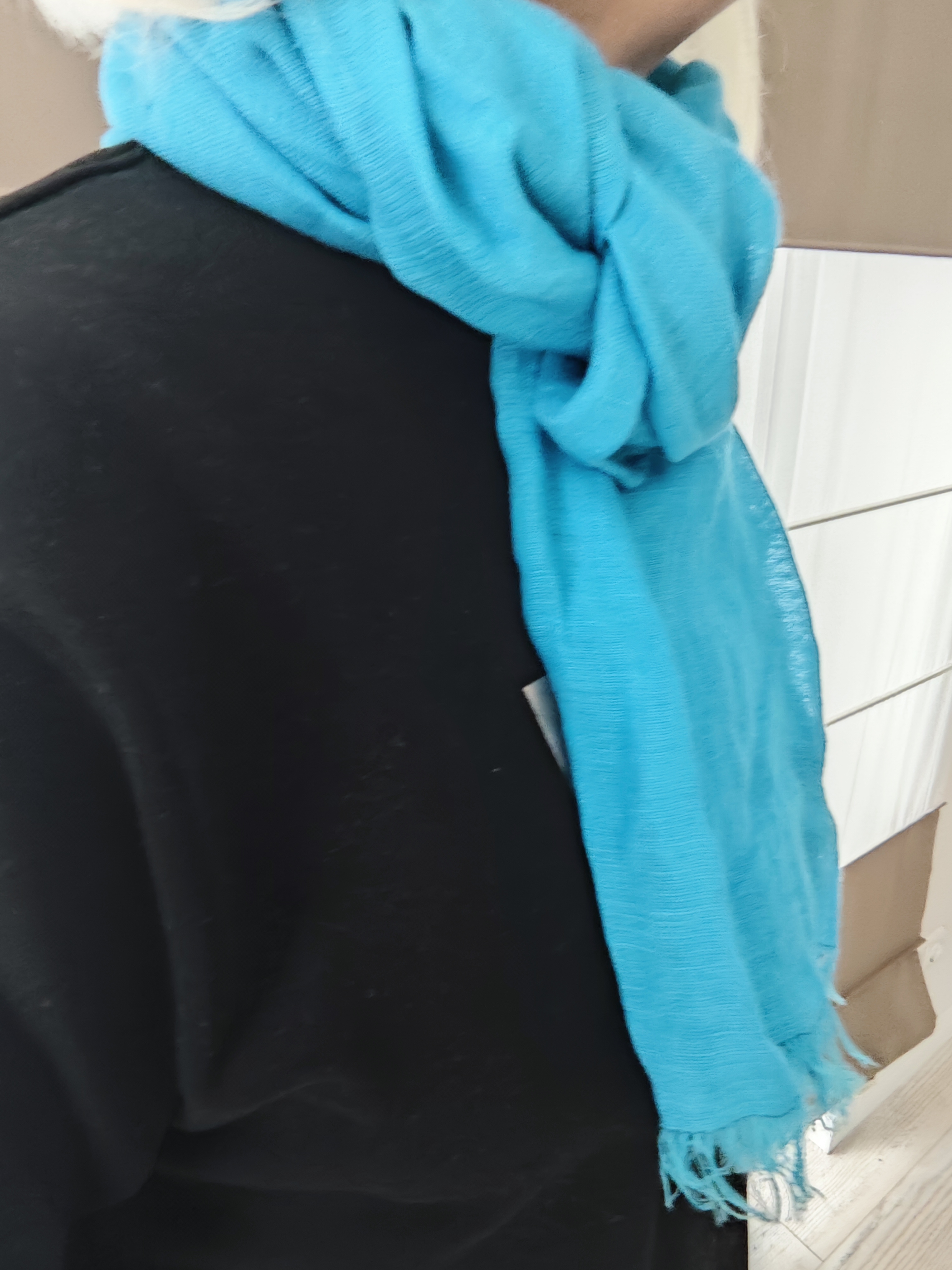 Mėlynas plonas šalikėlis