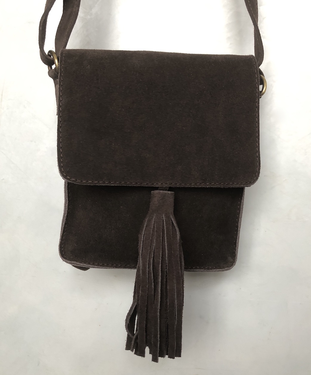 Sac bandoulière en cuir nubuck brun foncé