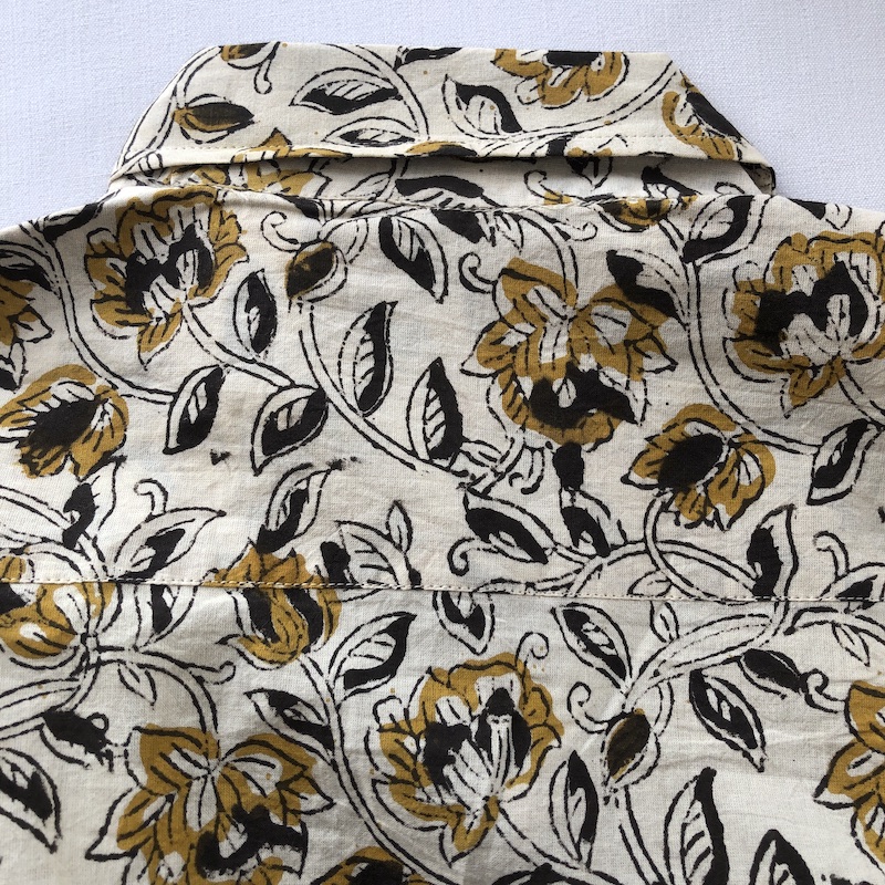 Chemisier en coton naturel imprimé blockprint fleurs jaunes et noires