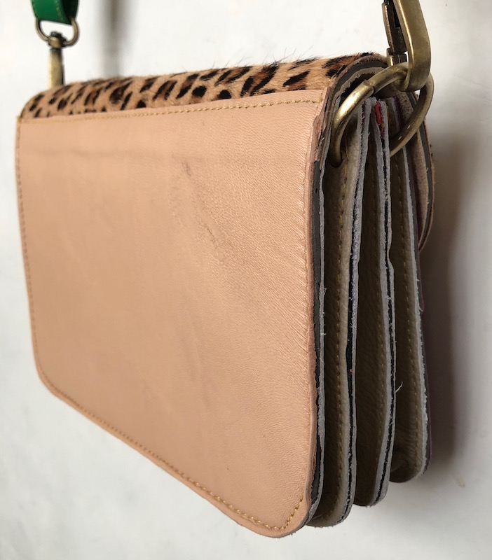 Sac à main réalisé avec des chutes de cuir