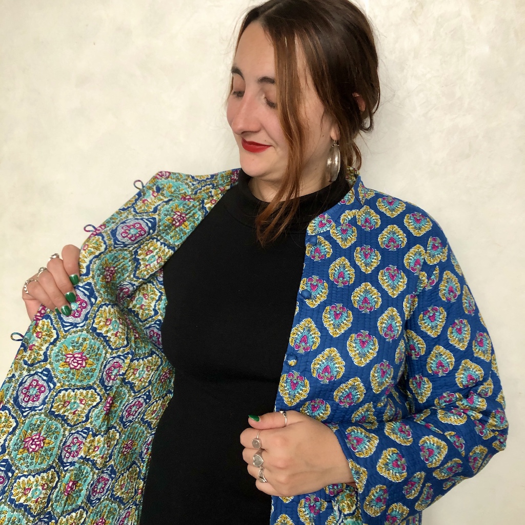 La veste indienne surpiquée / imprimé bleu jaune et turquoise