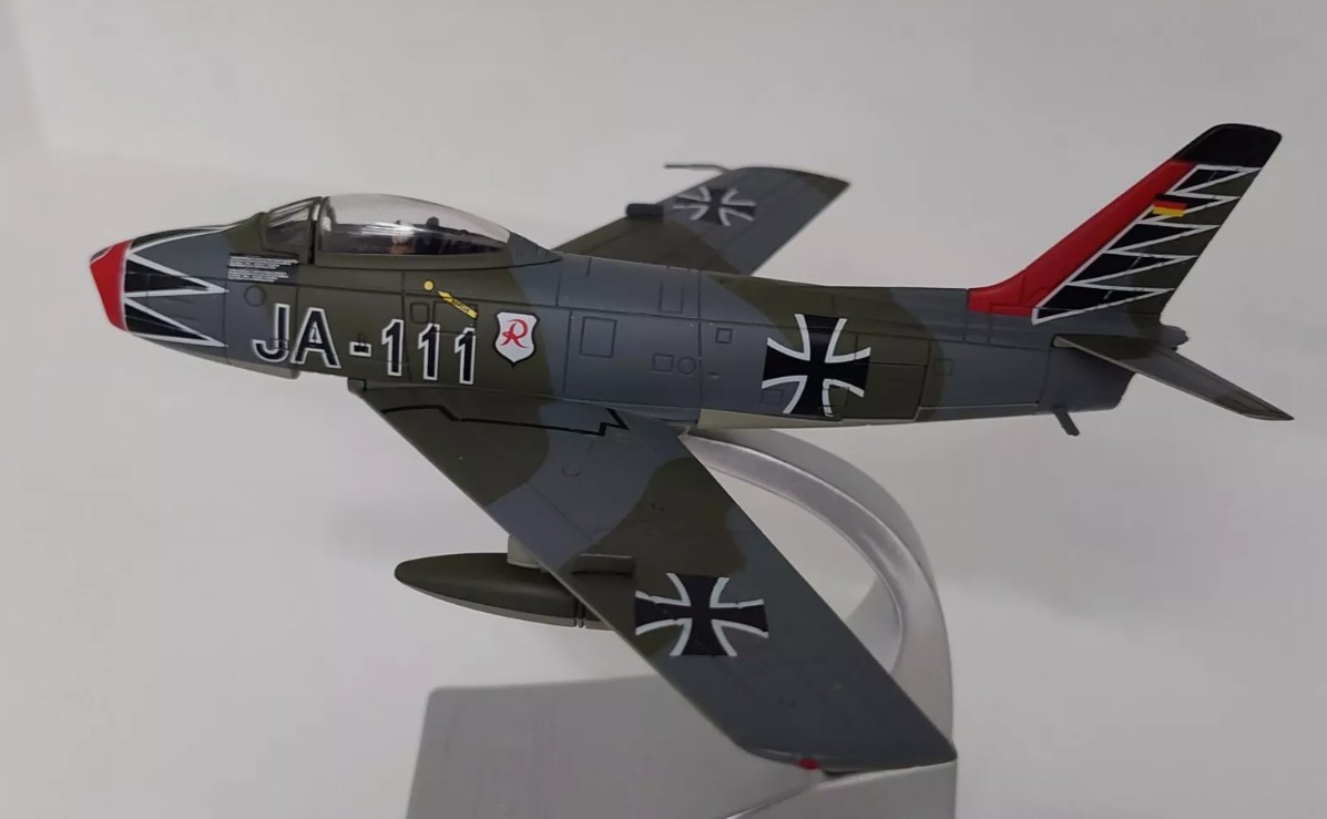 Corgi AA35816 Canadair Sabre Mk.VI - Luftwaffe - JA-111, Hartmann JG7 1963