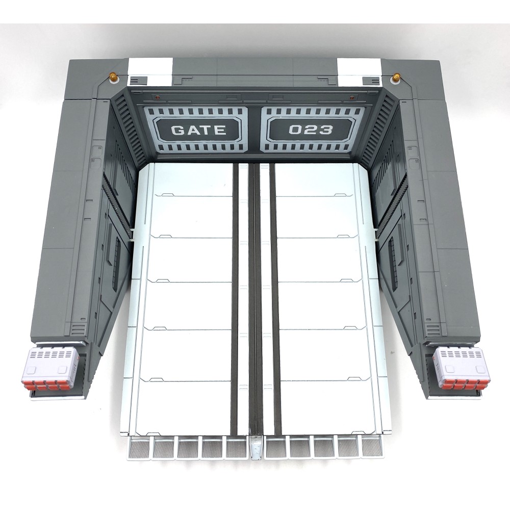 Calibre Wings CA72DB09 Robotech Remote Control Elevator Diorama Set with Lights
