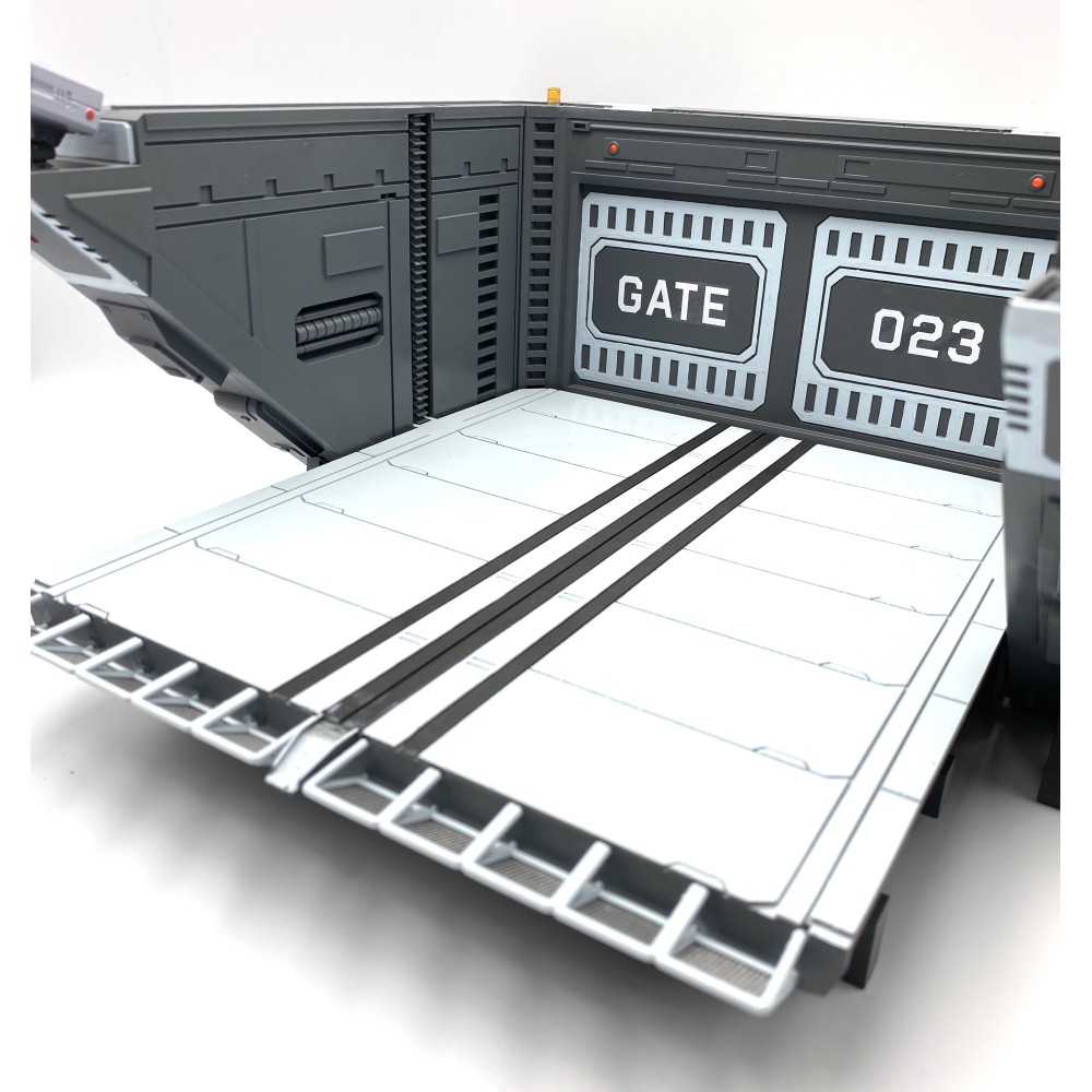 Calibre Wings CA72DB09 Robotech Remote Control Elevator Diorama Set with Lights