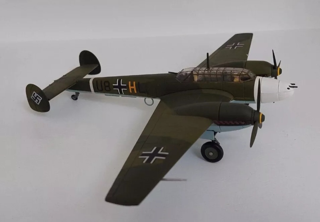 Corgi AA38505 Messerschmitt BF110C-1 ZG26 'Horst Wessel' Fw. Hermann Brinkmann/Bordfunker Uffz. Erwin Gruschow, September 1940