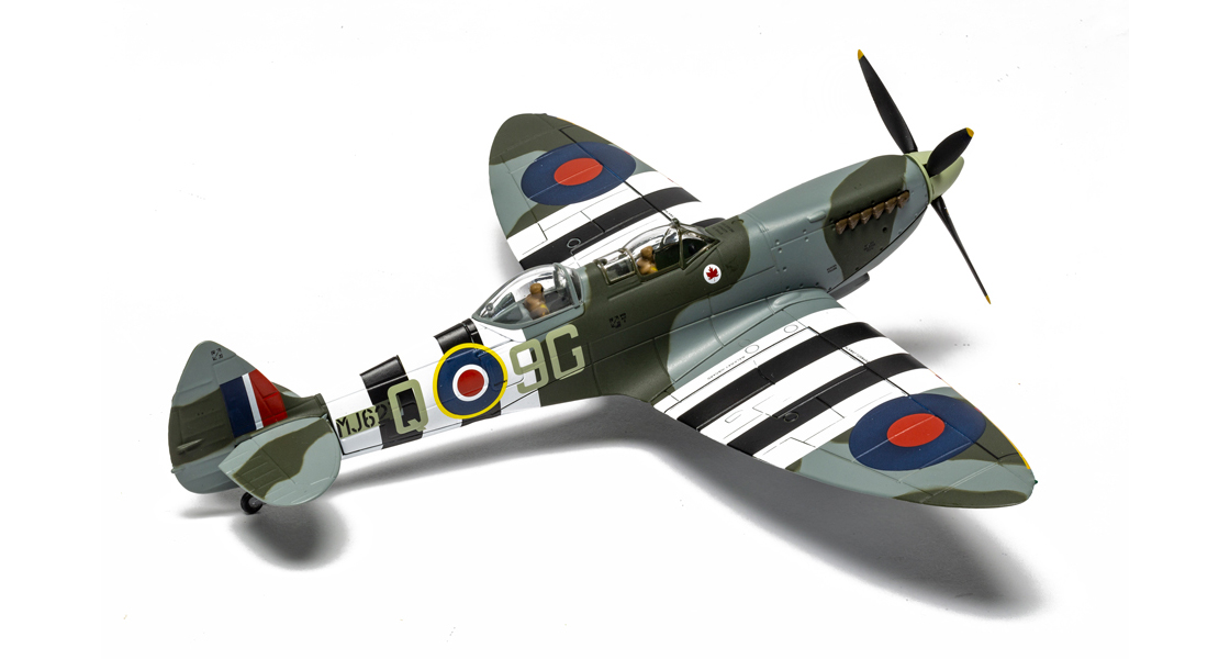 Corgi The Aviation Archive AA29202 Supermarine Spitfire T9 - MJ627 - Biggin Hill Heritage Hangar