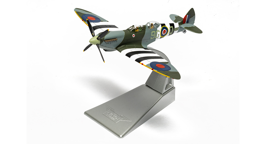 Corgi The Aviation Archive AA29202 Supermarine Spitfire T9 - MJ627 - Biggin Hill Heritage Hangar