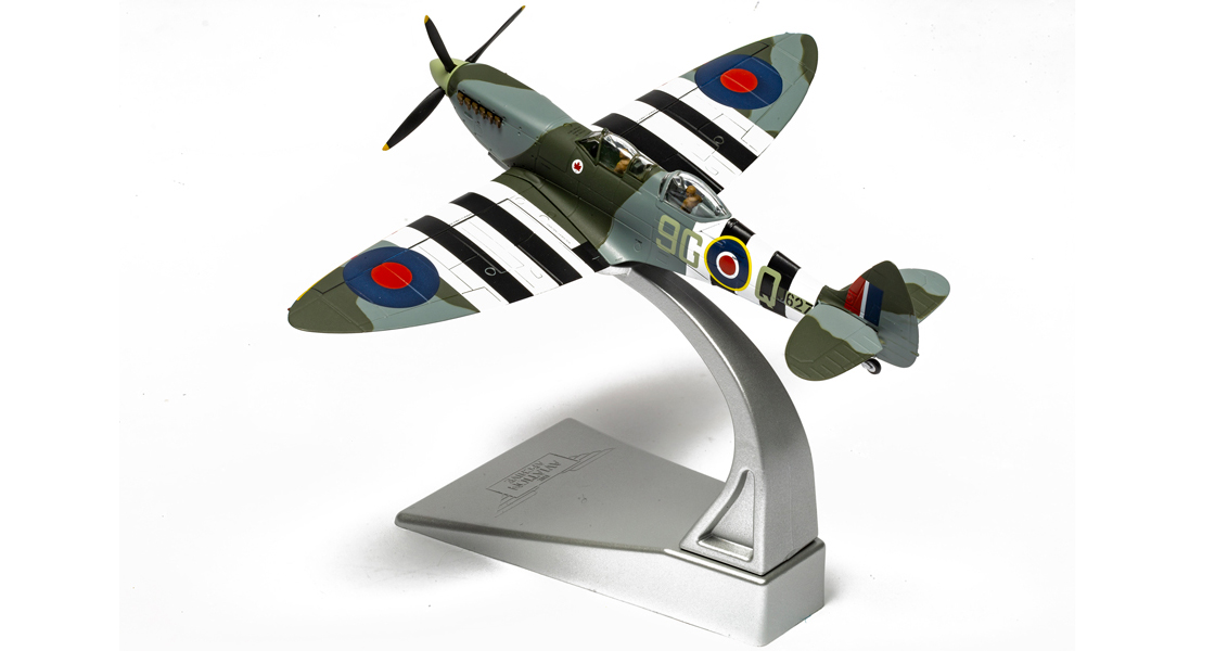 Corgi The Aviation Archive AA29202 Supermarine Spitfire T9 - MJ627 - Biggin Hill Heritage Hangar