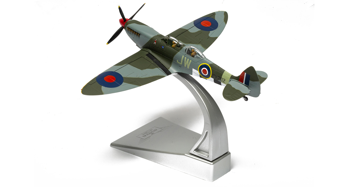 Corgi The Aviation Archive AA29204 Supermarine Spitfire T9 - PV202 - Aerial Collective - Duxford Airfield  