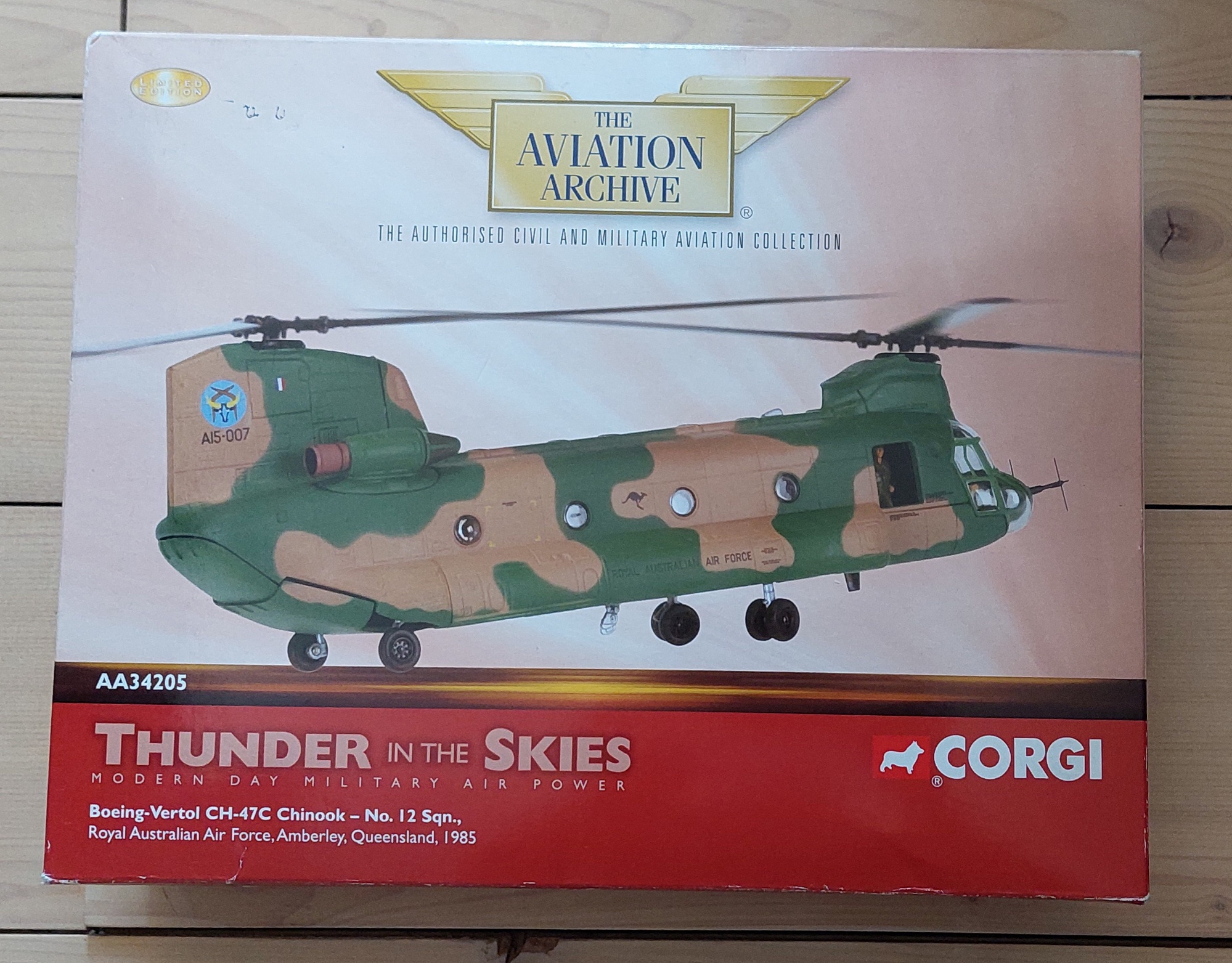Corgi AA34205 Boeing-Vertol CH-47C Chinook - Bo.12 Sqn., RAAF, Amberley, Queensland, 1985