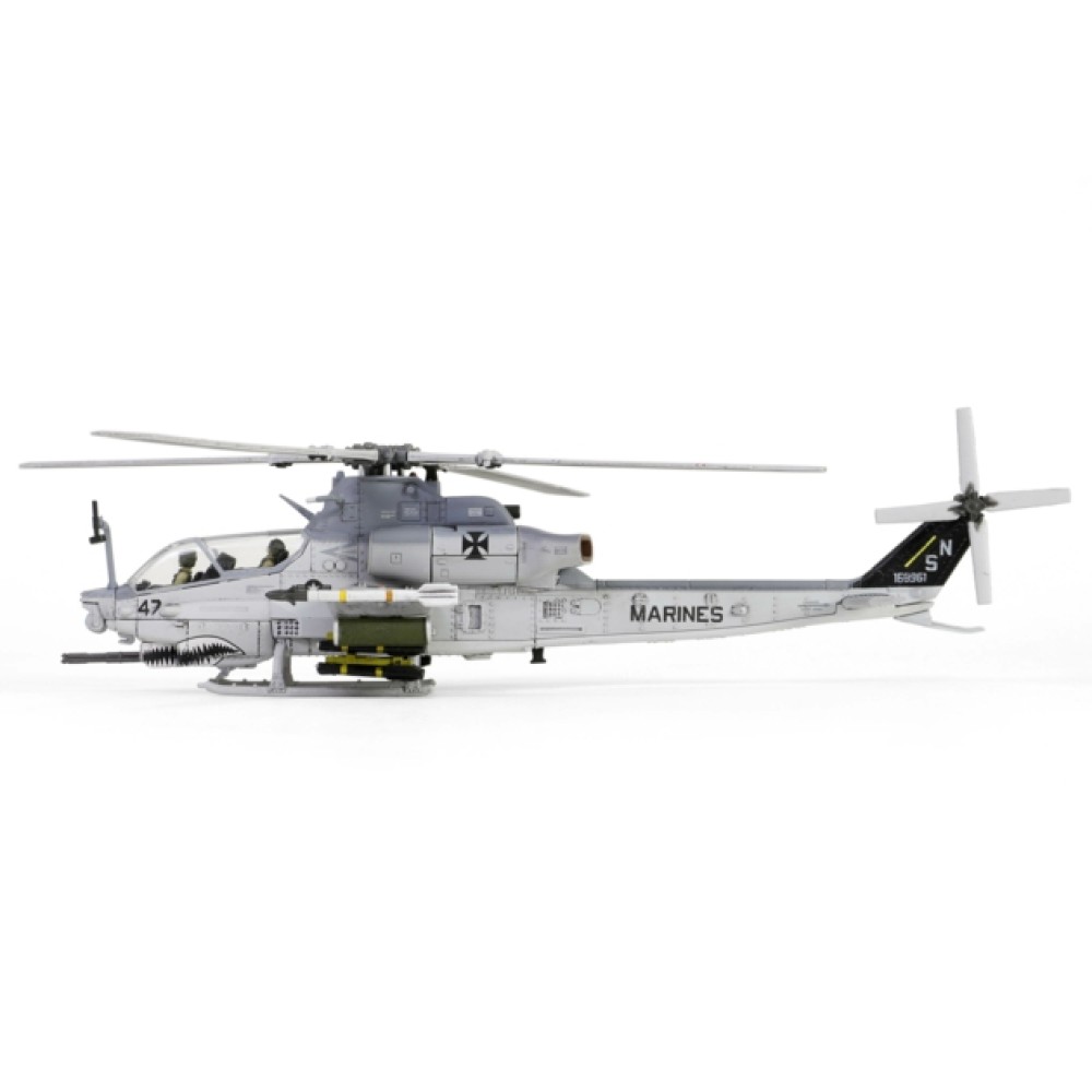 Forces of Valor FOV821007A - Bell AH-1Z “Viper”, USMC Attack Helicopter, Leg. "3rd Marine Aircraft Wing"  Mag-39, HMLA-469 - "Vengeance"