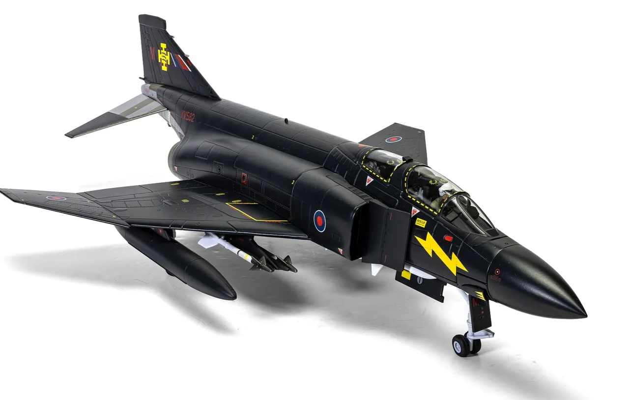 Corgi AA27904 McDonnell Douglas Phantom II FG.1 (RRP £189.99)