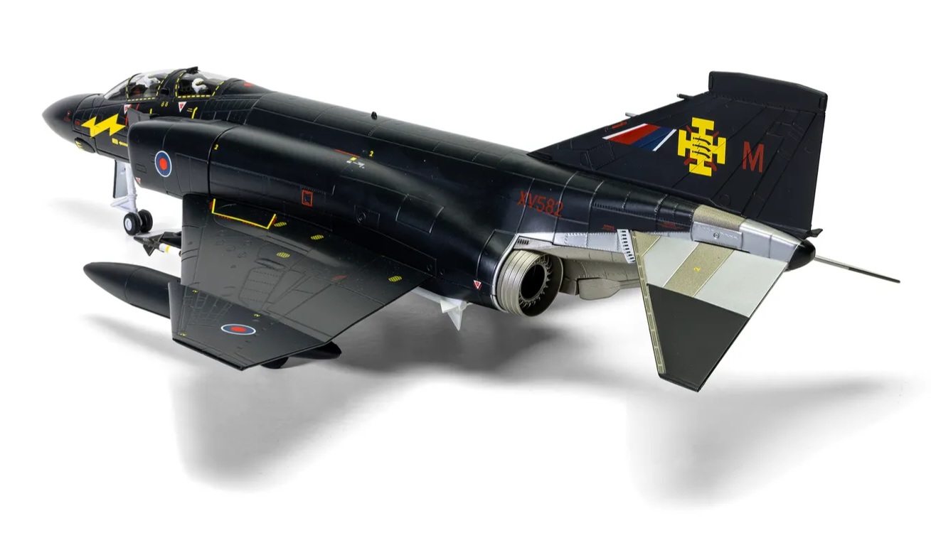 Corgi AA27904 McDonnell Douglas Phantom II FG.1 (RRP £189.99)