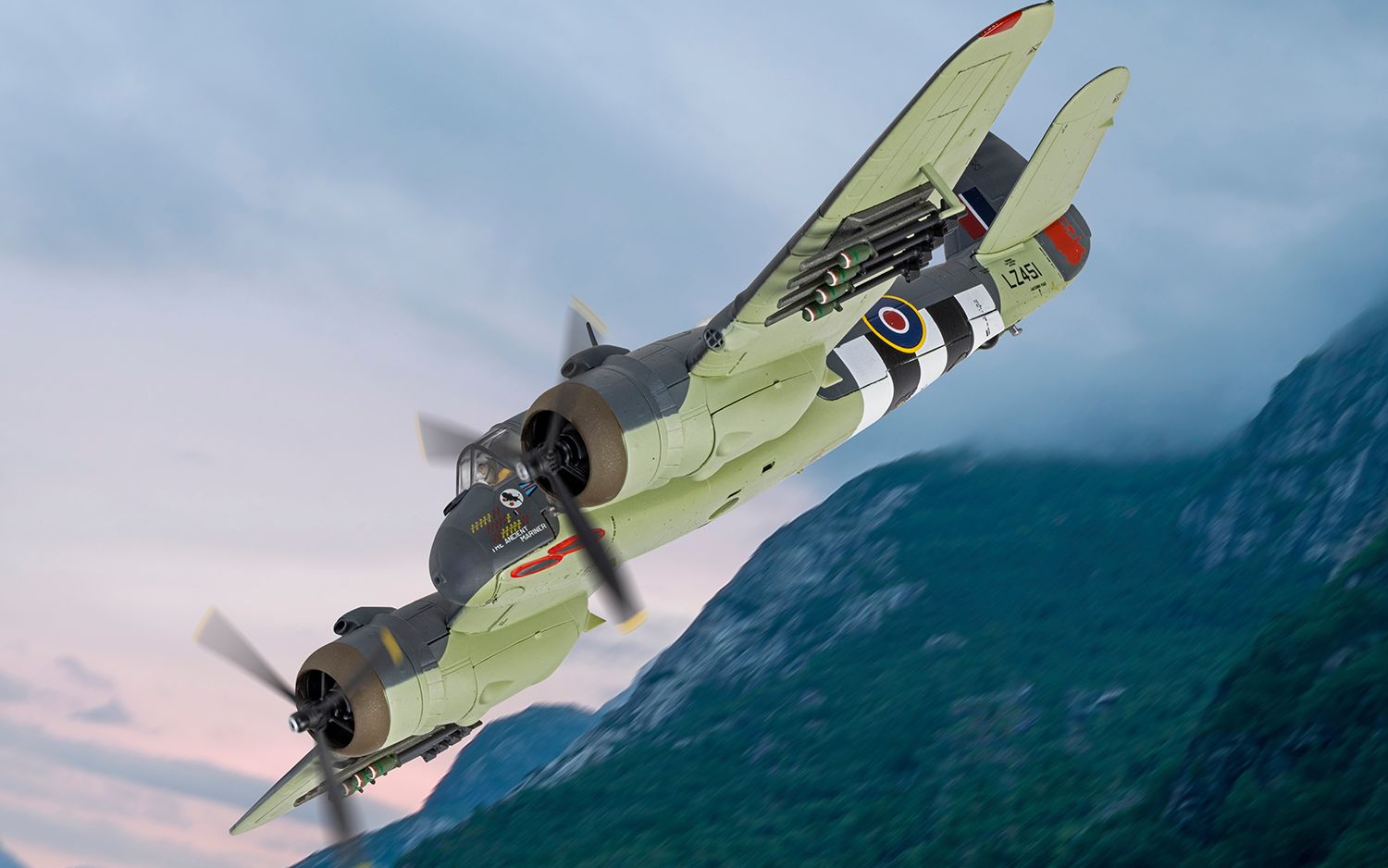 Corgi AA28604 Bristol Beaufighter TF.X - LZ451 / EE-M - ‘The Ancient Mariner’ - PRICE 78.99 (RRP £89.99)
