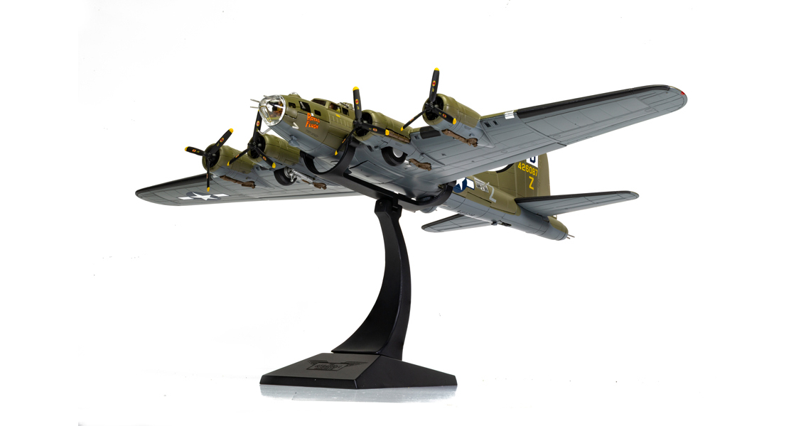 Corgi AA33322 B-17F Flying Fortress 'Royal Flush' - 8th Air Force - Lt Robert "Rosie" Rosenthal aircraft - (RRP £189.99)