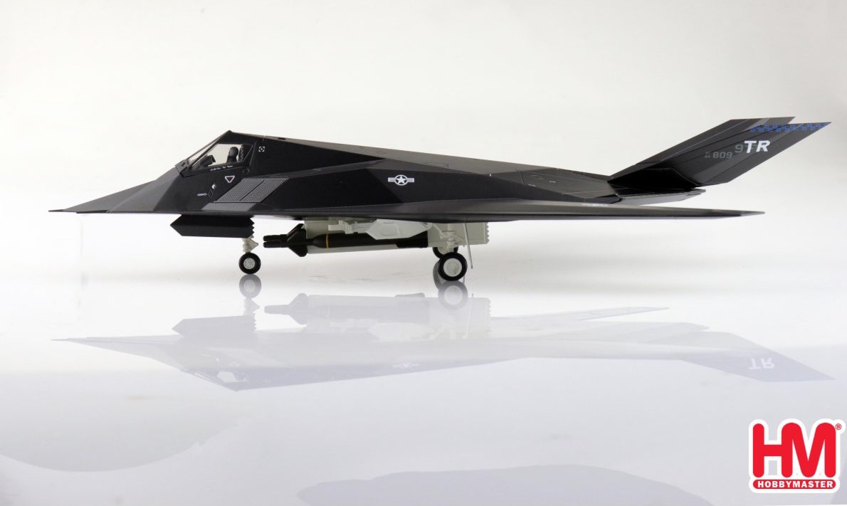 Hobby Master HA5813 F-117A Nighthawk 84-0809, USAF, 2022 (w/extra 2 x B57 & B61 bombs) 